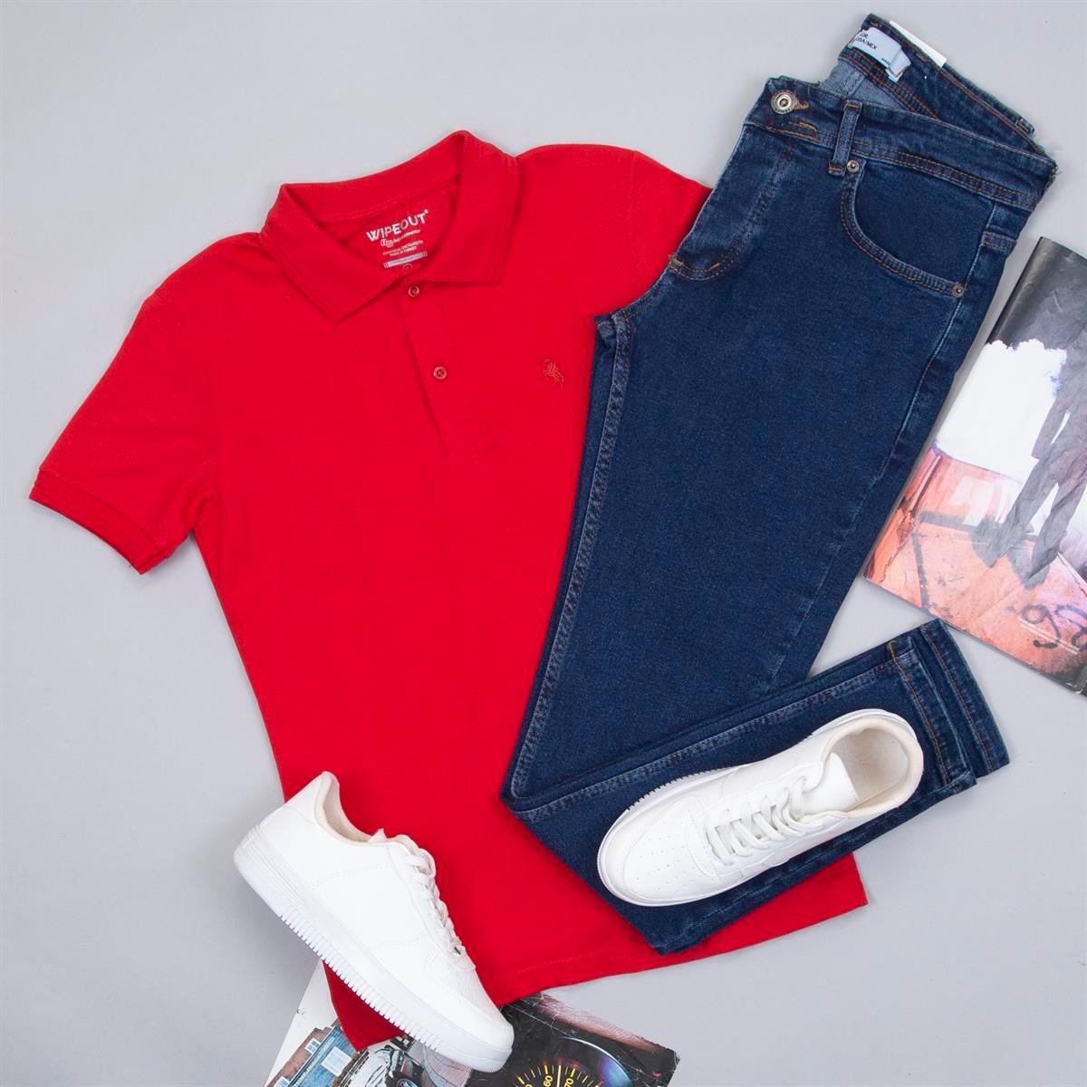 Kırmızı Polo Yaka Tişört Pantolon Ayakkabı Kombin