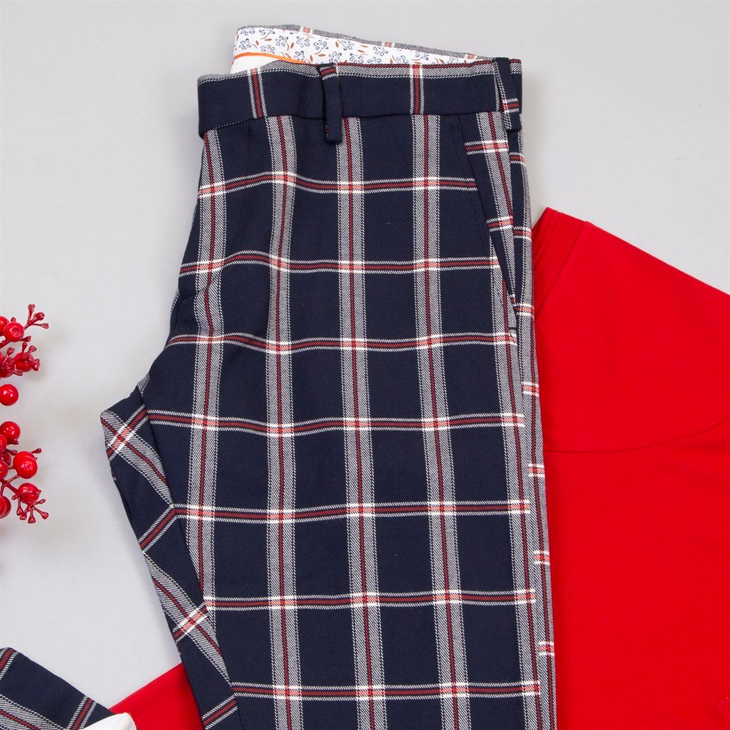 Kırmızı Polo Yaka Tişört Pantolon Ayakkabı Kombin