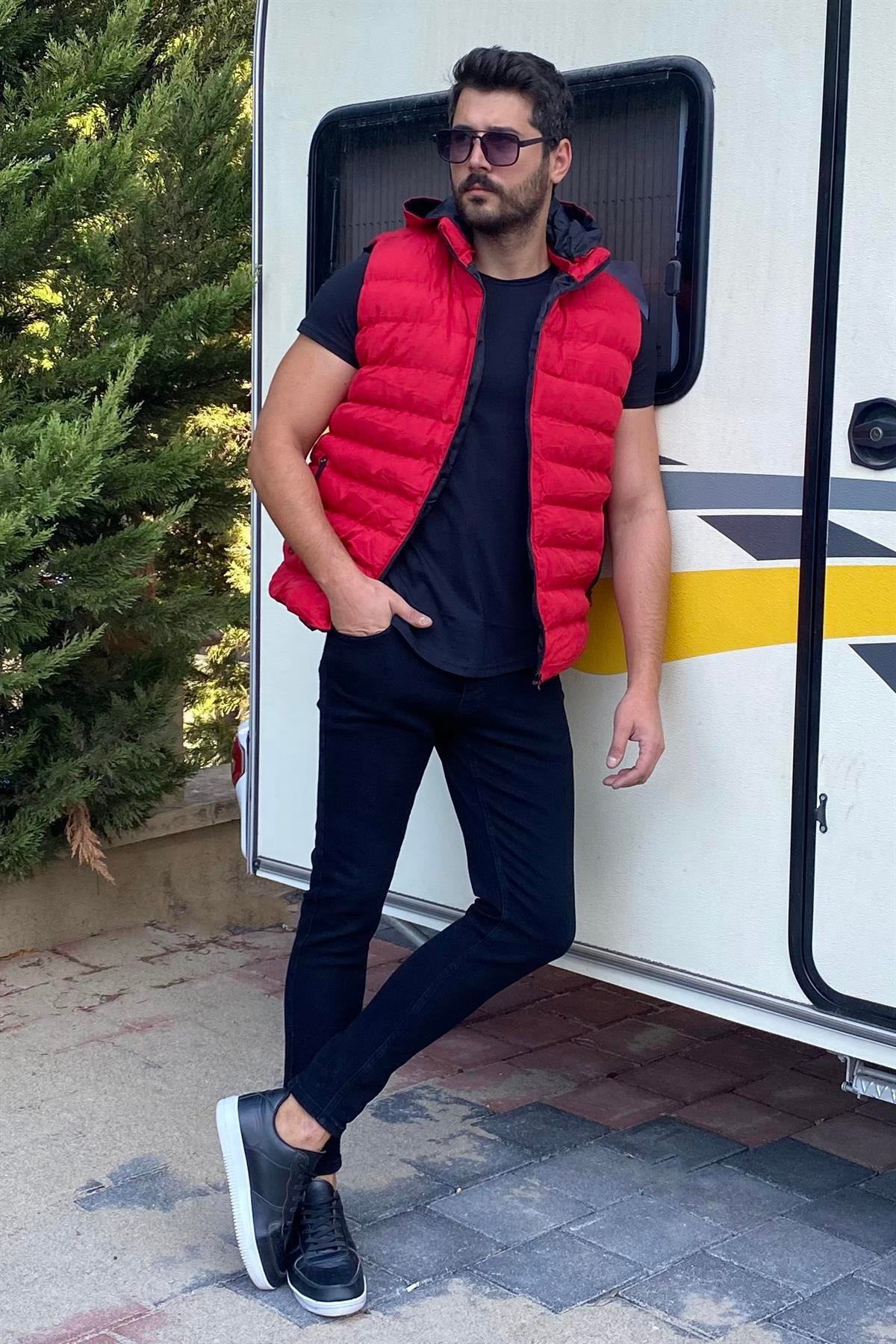 Kırmızı Şişme Yelek Kombini