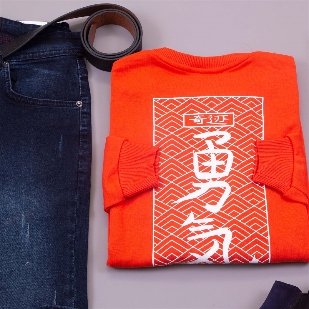 Kırmızı Sweat Pantolon Ayakkabı Kombin