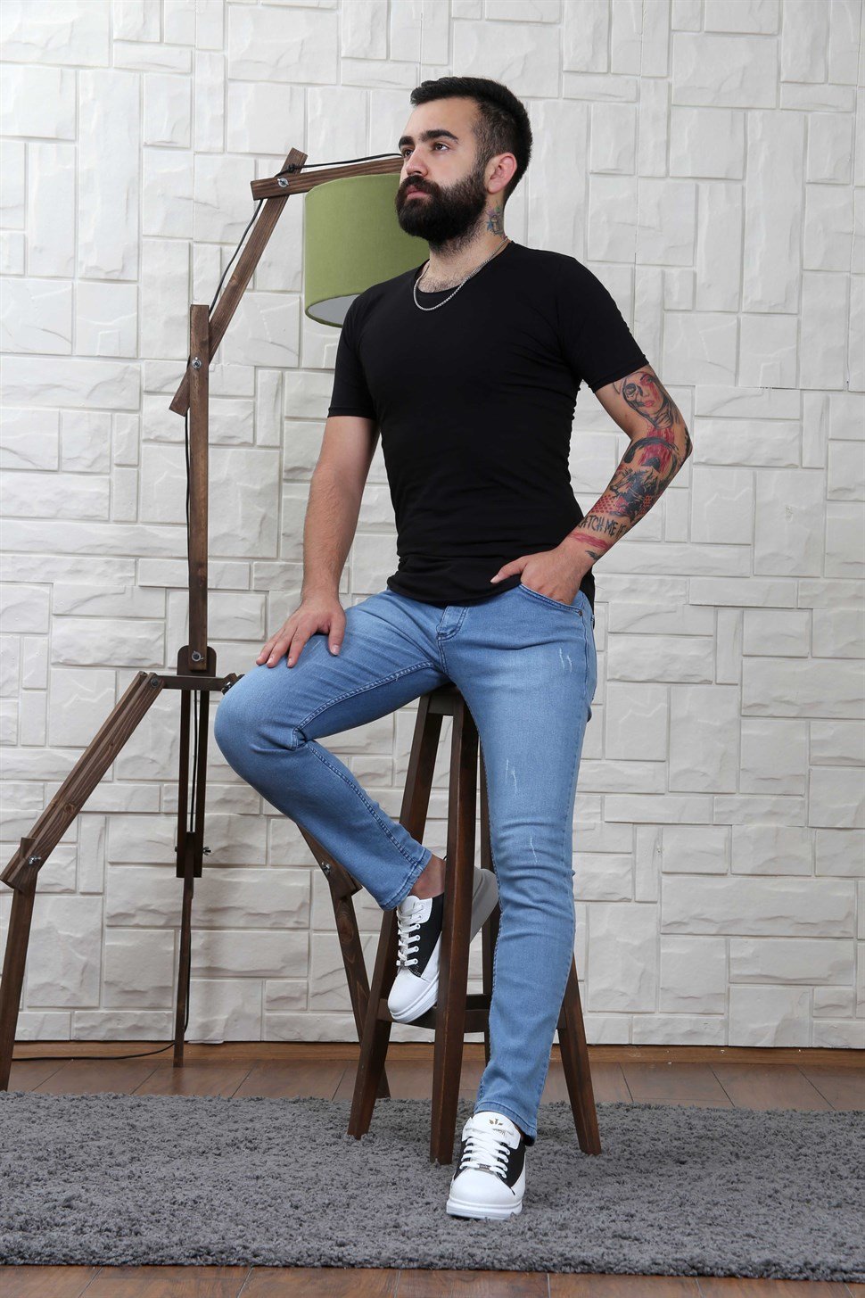 Kot Basic Tshirt Ayakkabı Kombini