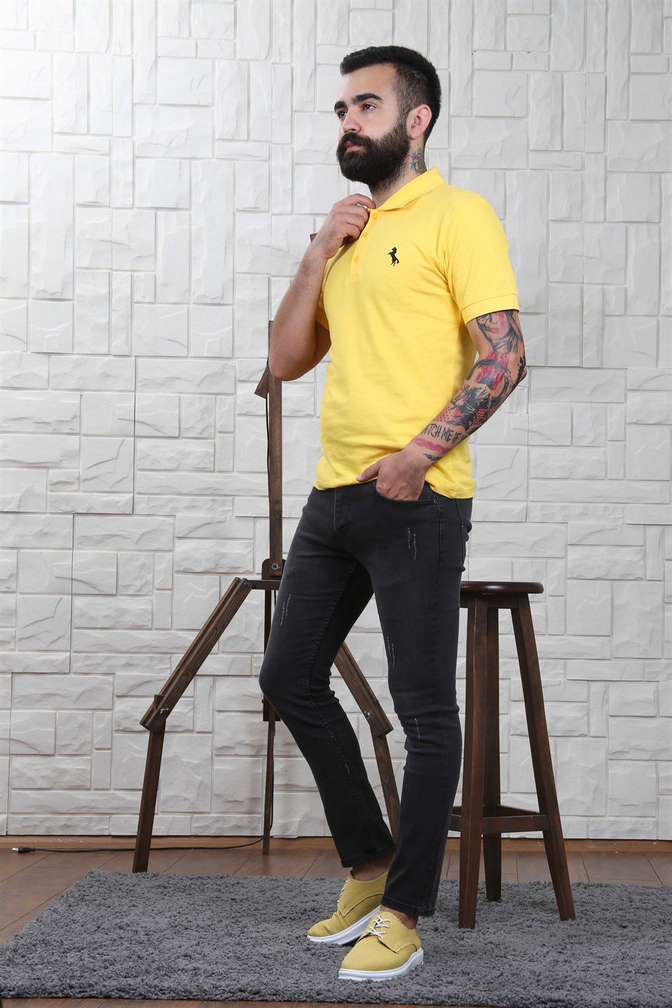 Kot Sarı Polo Tshirt Ayakkabı Kombini