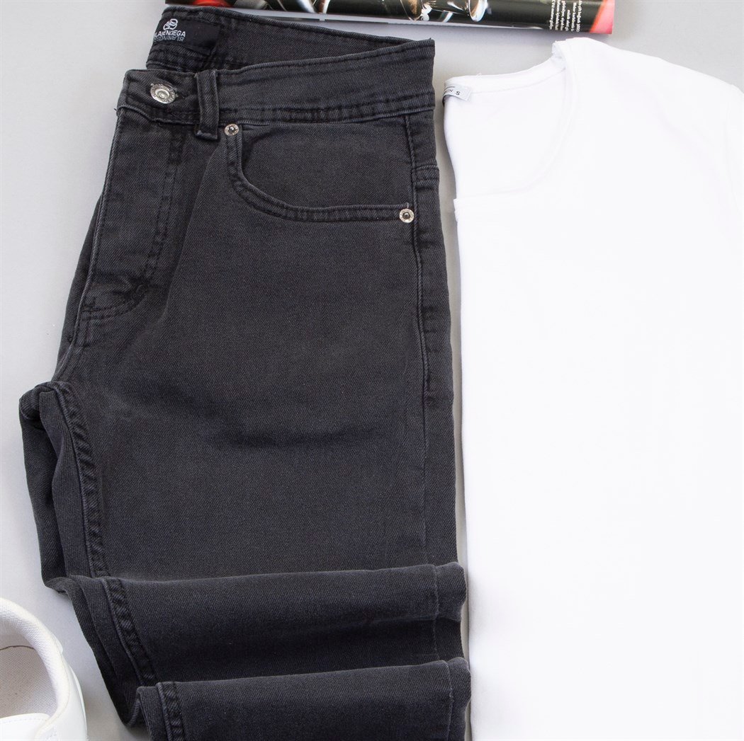 Koyu Füme Blazer Ceket Tişört Pantolon Ayakkabı Kombin