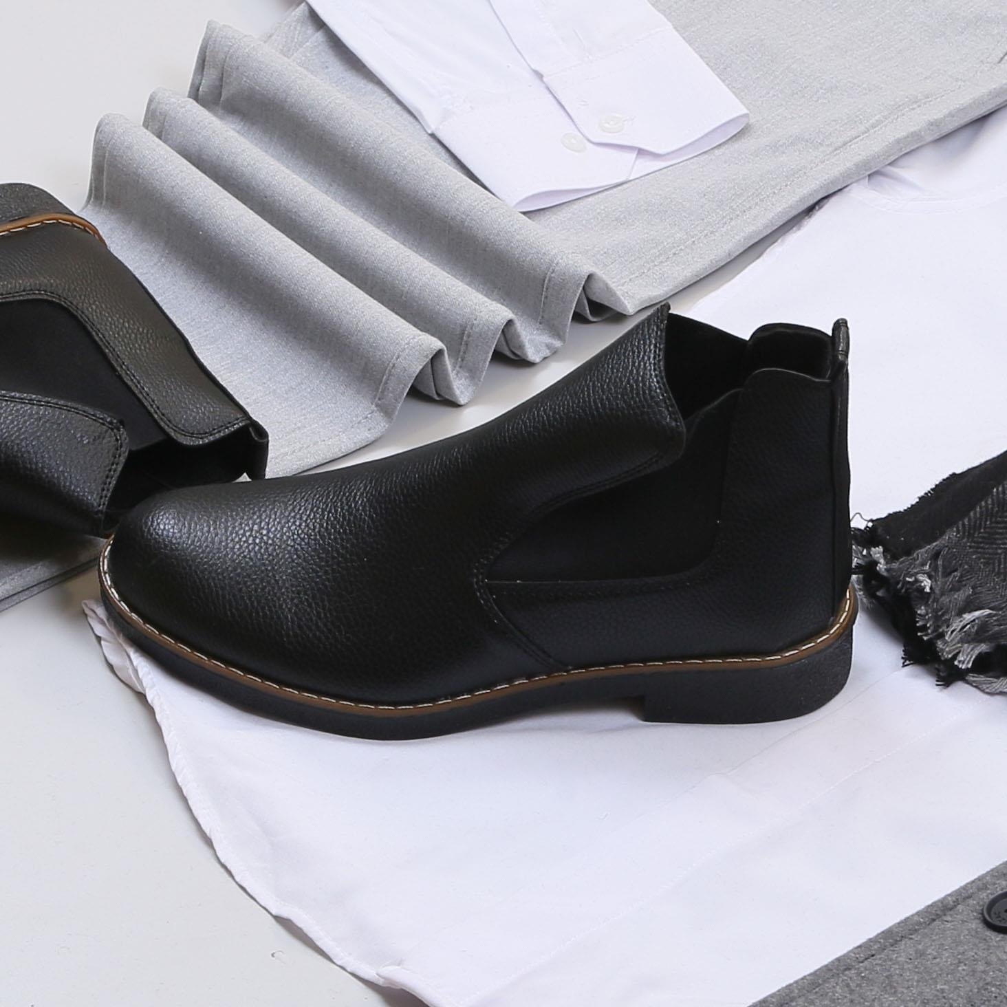 Koyu Gri Kaşe Kaban Gömlek Pantolon Bot Kombin