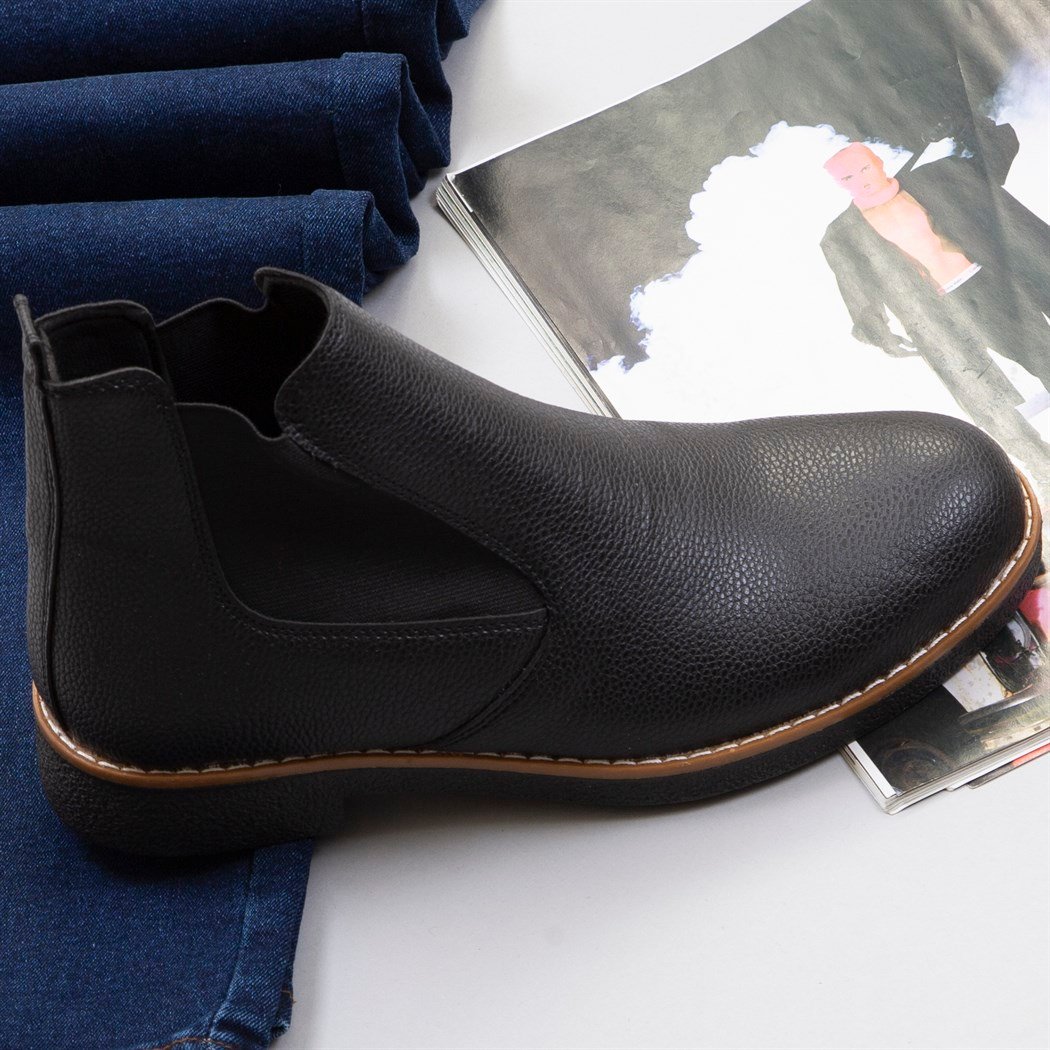 Koyu Mavi Kürklü Kot Ceket Boğazlı Kazak Pantolon Bot Kombin