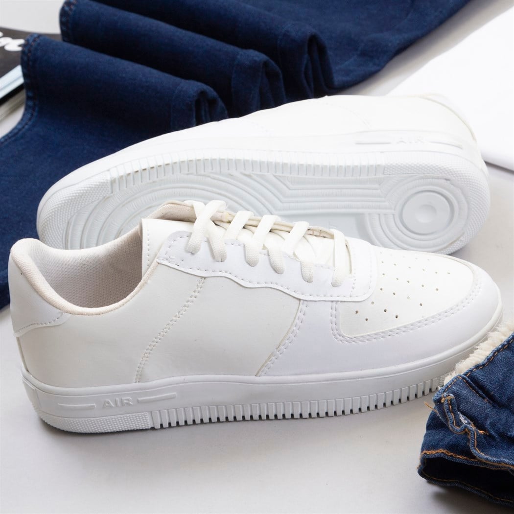 Koyu Mavi Kürklü Kot Ceket Tişört Pantolon Ayakkabı Kombin