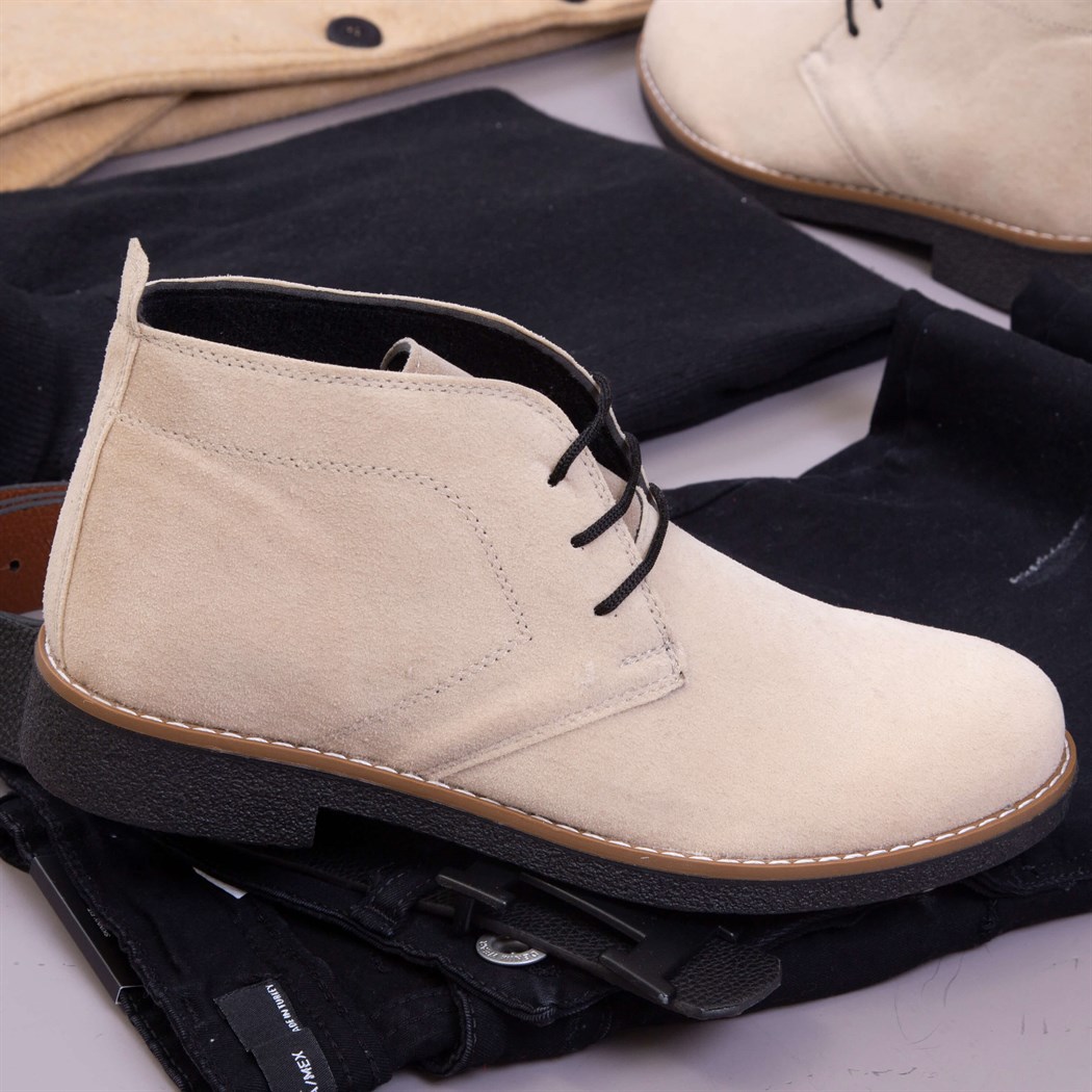 krem kaşe mont kazak pantolon bot kombini