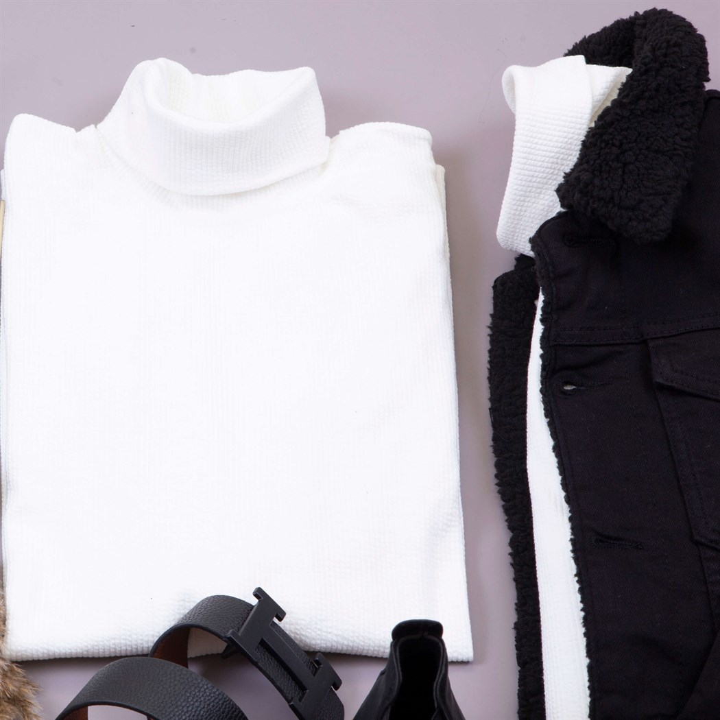 Kürklü Siyah Kot Ceket  Kazak Pantolon Bot Kombin