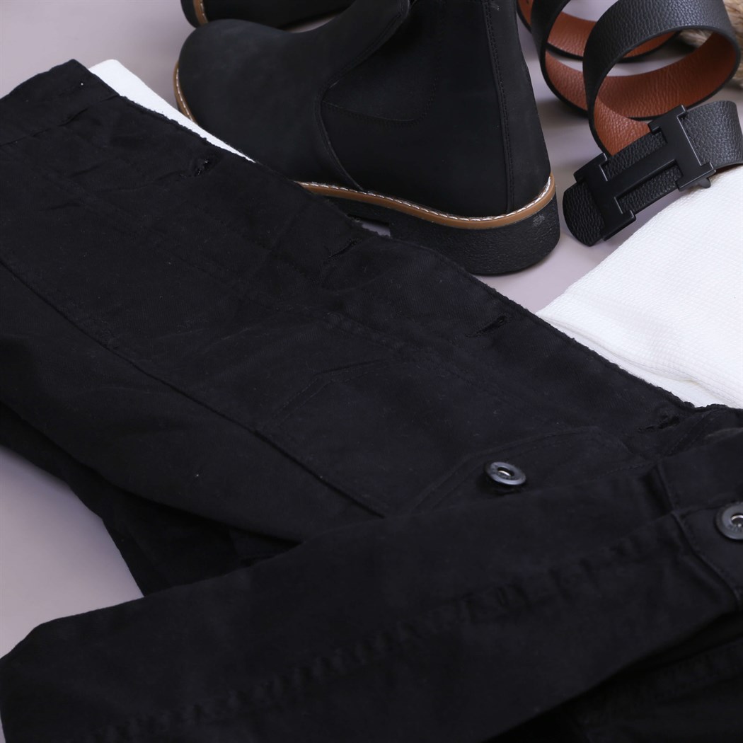 Kürklü Siyah Kot Ceket  Kazak Pantolon Bot Kombin