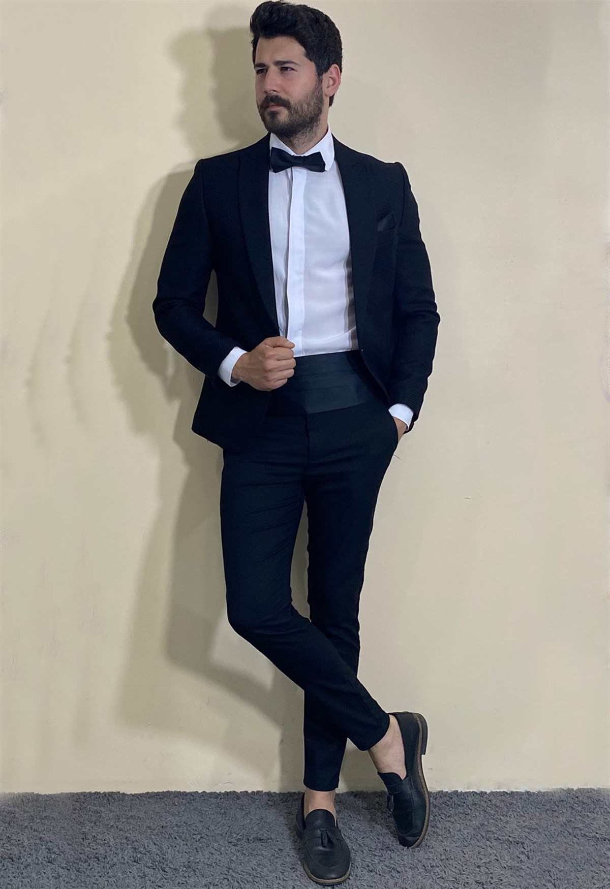 Kuşaklı Papyonlu Takım Elbise Kombini