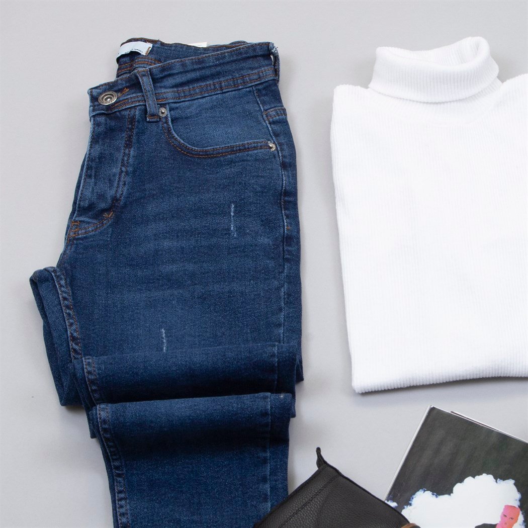 Lacivert Beyaz Ekose Oduncu Gömlek Boğazlı Kazak Pantolon Bot Kombin