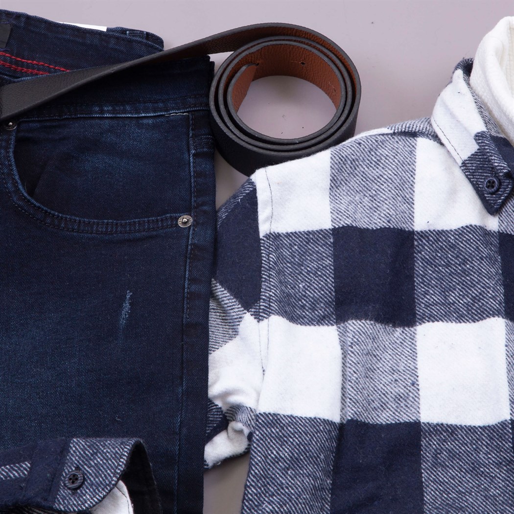 Lacivert Beyaz Kazak Pantolon Bot Kombin