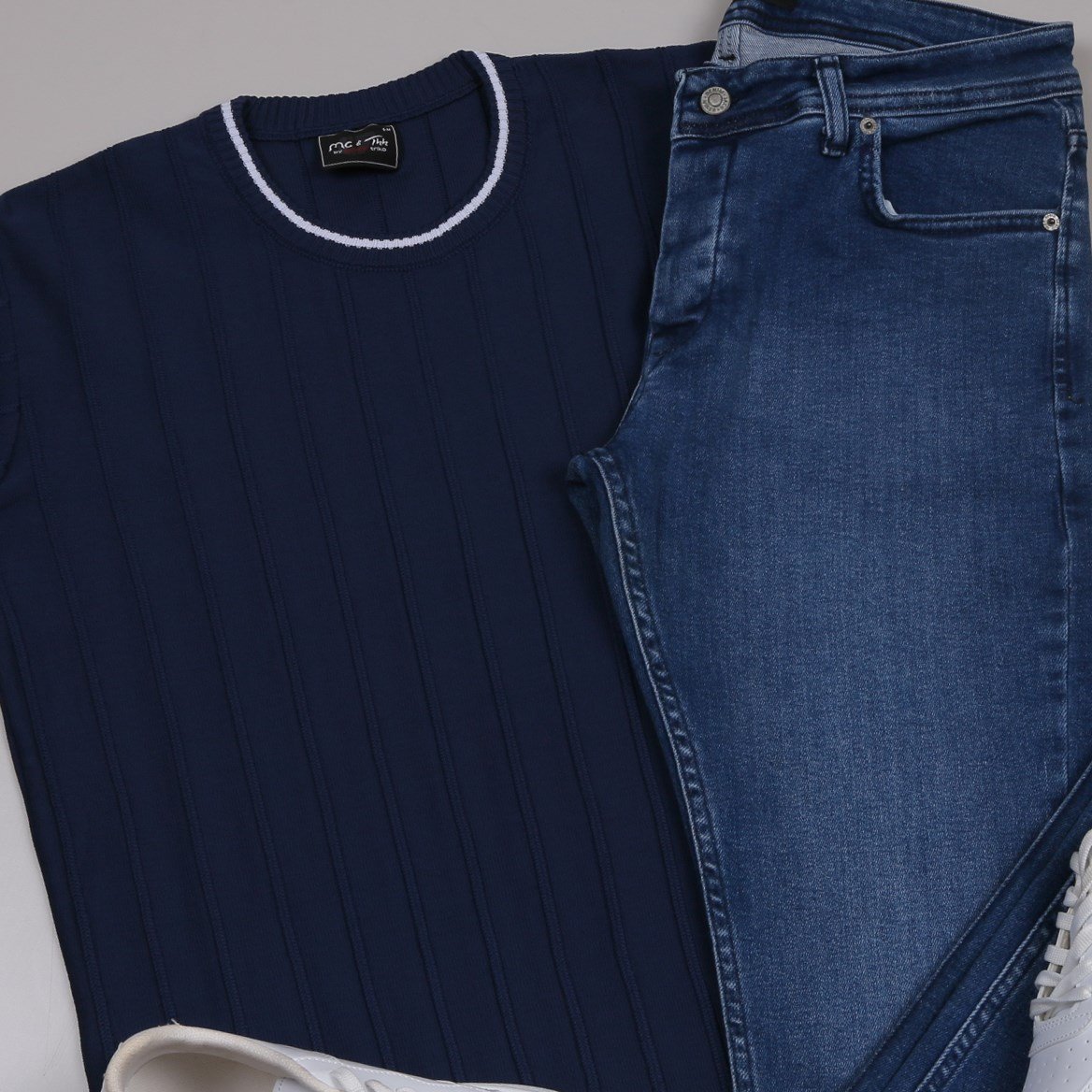 lacivert bisiklet yaka Triko Polo Yaka Tişört lacivert kot pantolon  ayakkabı Kombin