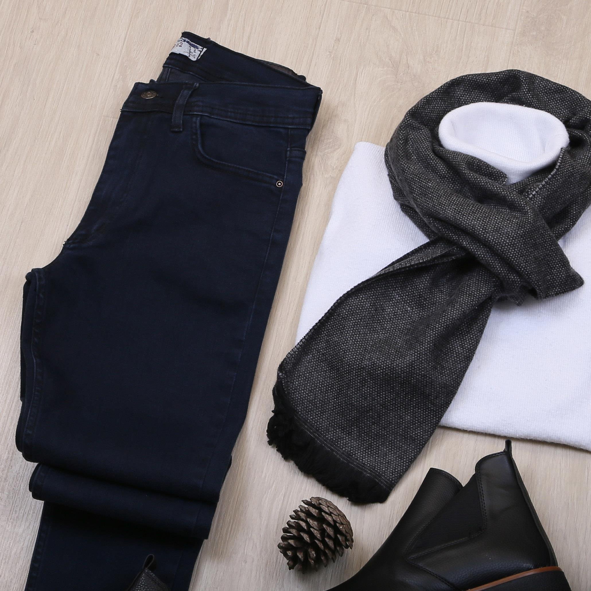 Lacivert Blazer Ceket Boğazlı Body Pantolon Bot Kombin