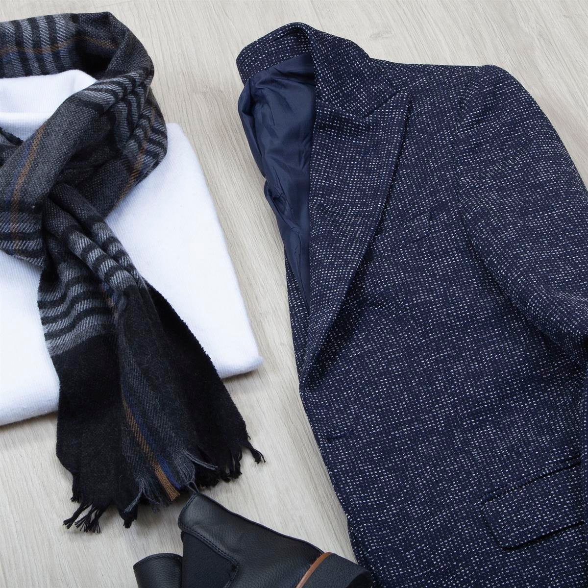 Lacivert Blazer Ceket Boğazlı Body Pantolon Bot Kombin