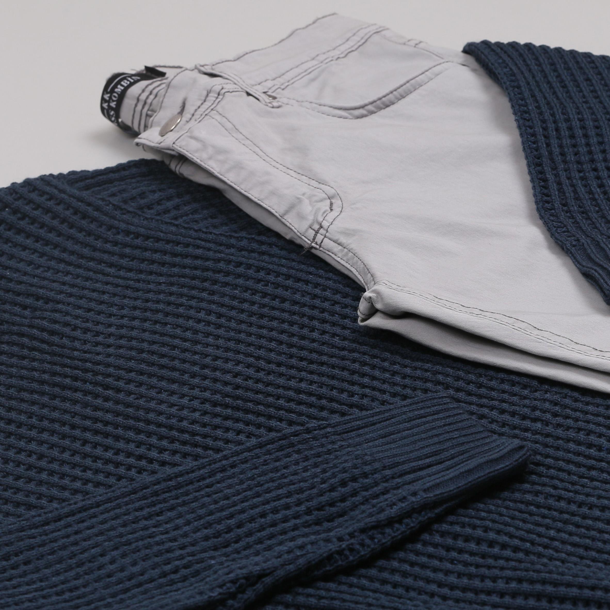 Lacivert Boğazlı Kazak Kot Pantolon Ayakkabı Kombini