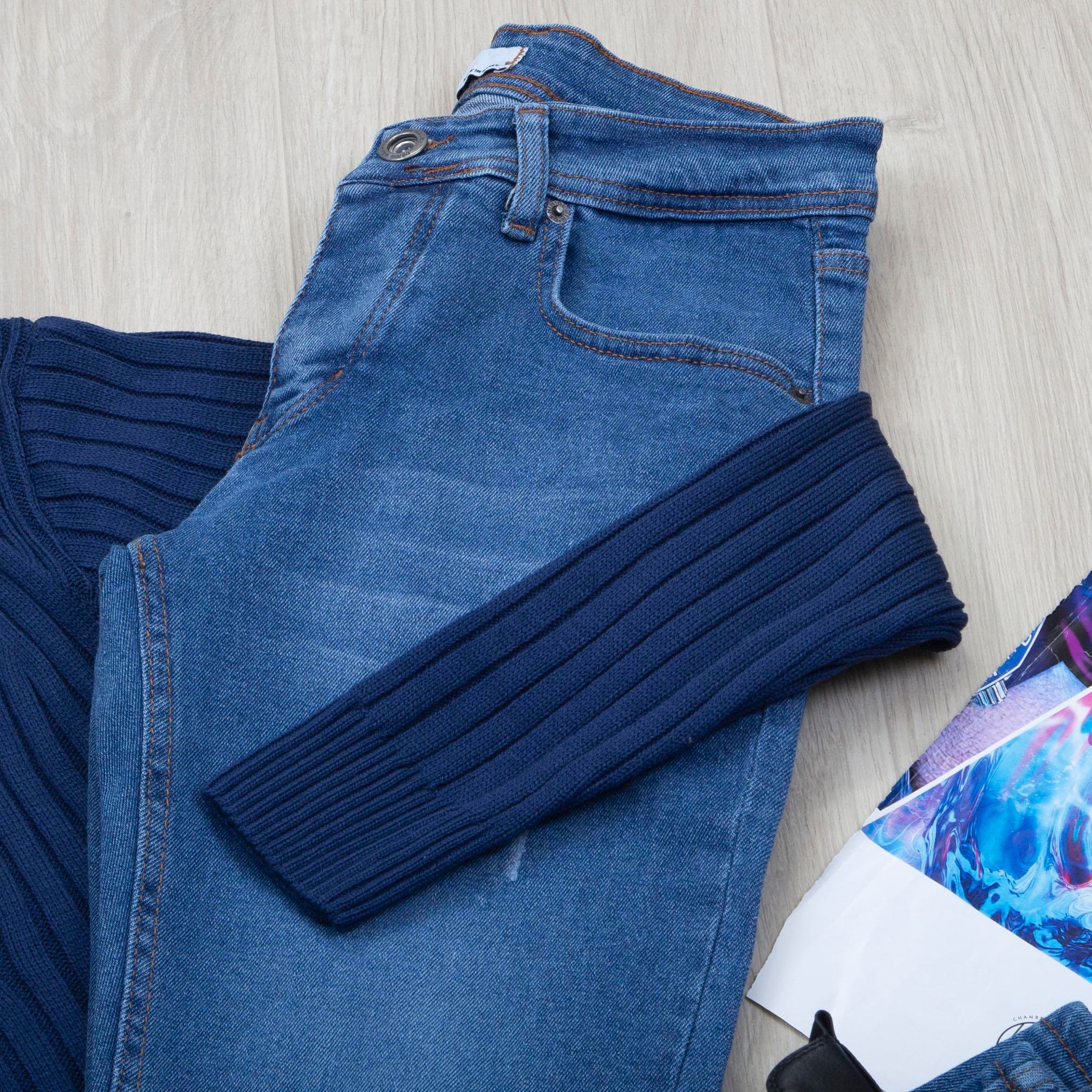 Lacivert Boğazlı Triko Kazak Pantolon Bot Kombin