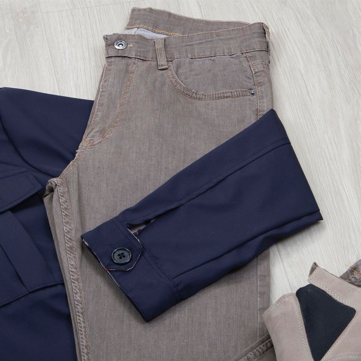 Lacivert Ceket Boğazlı Body Pantolon Bot Kombin