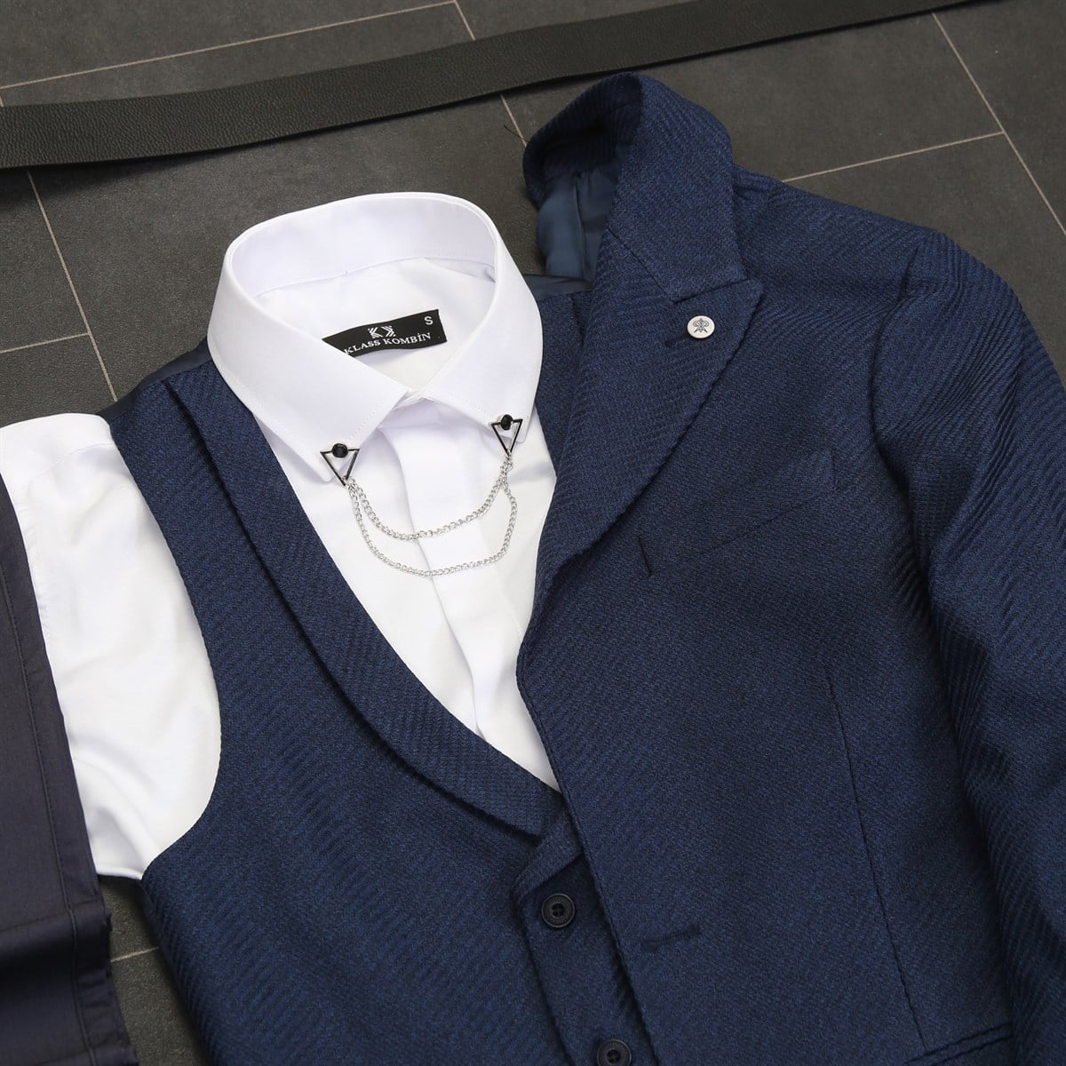 Lacivert Ceket Yelek Beyaz Gömlek Pantolon Ayakkabı Kombini