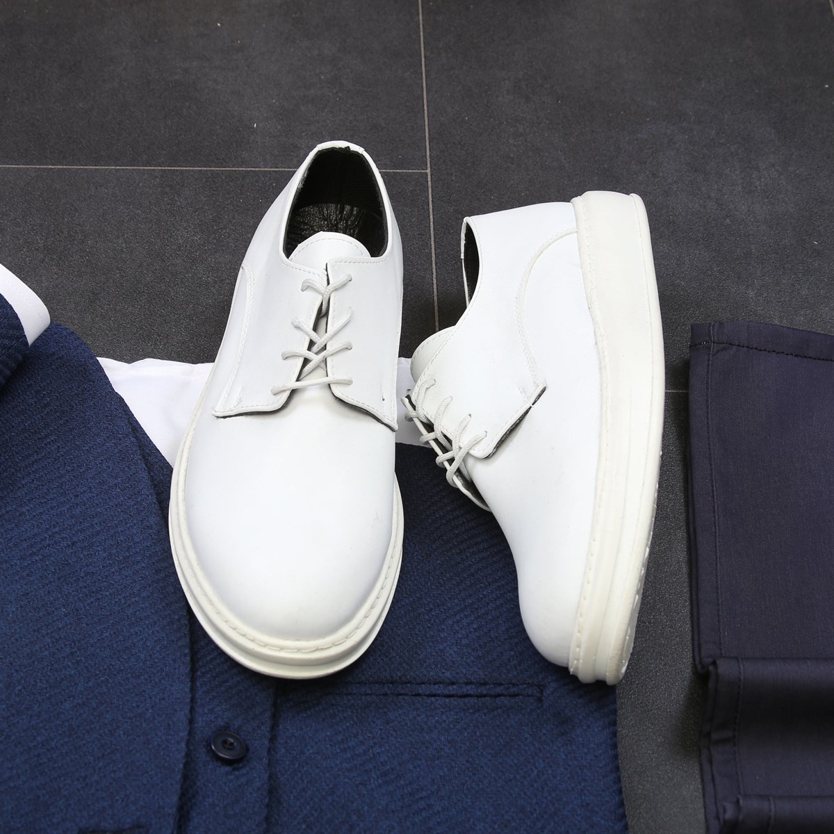 Lacivert Ceket Yelek Beyaz Gömlek Pantolon Ayakkabı Kombini