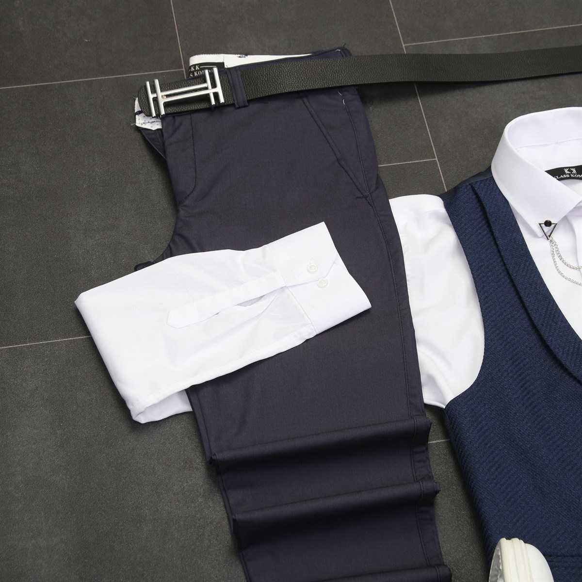 Lacivert Ceket Yelek Beyaz Gömlek Pantolon Ayakkabı Kombini