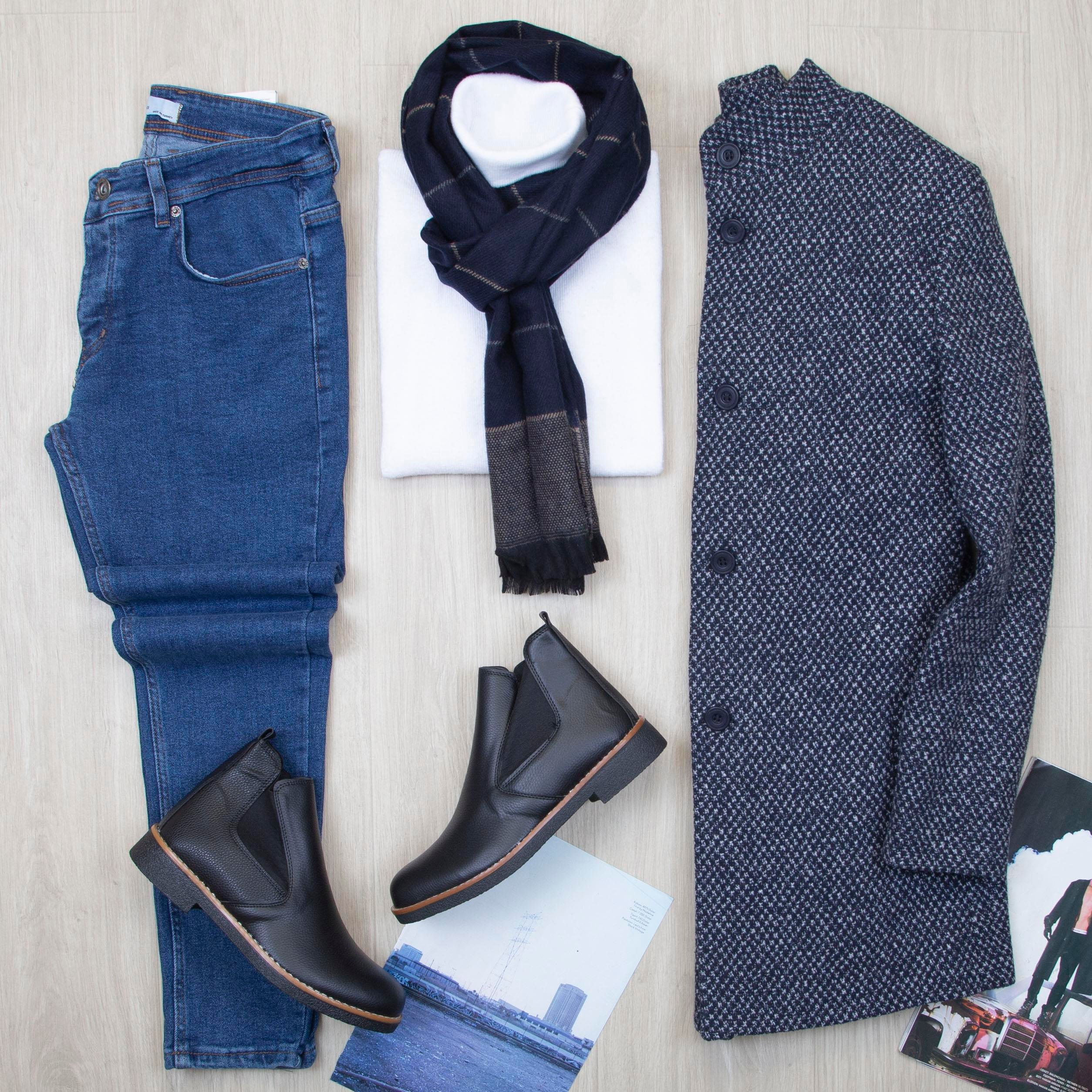 Lacivert Desenli Kaşe Kaban Boğazlı Body Pantolon Bot Kombin