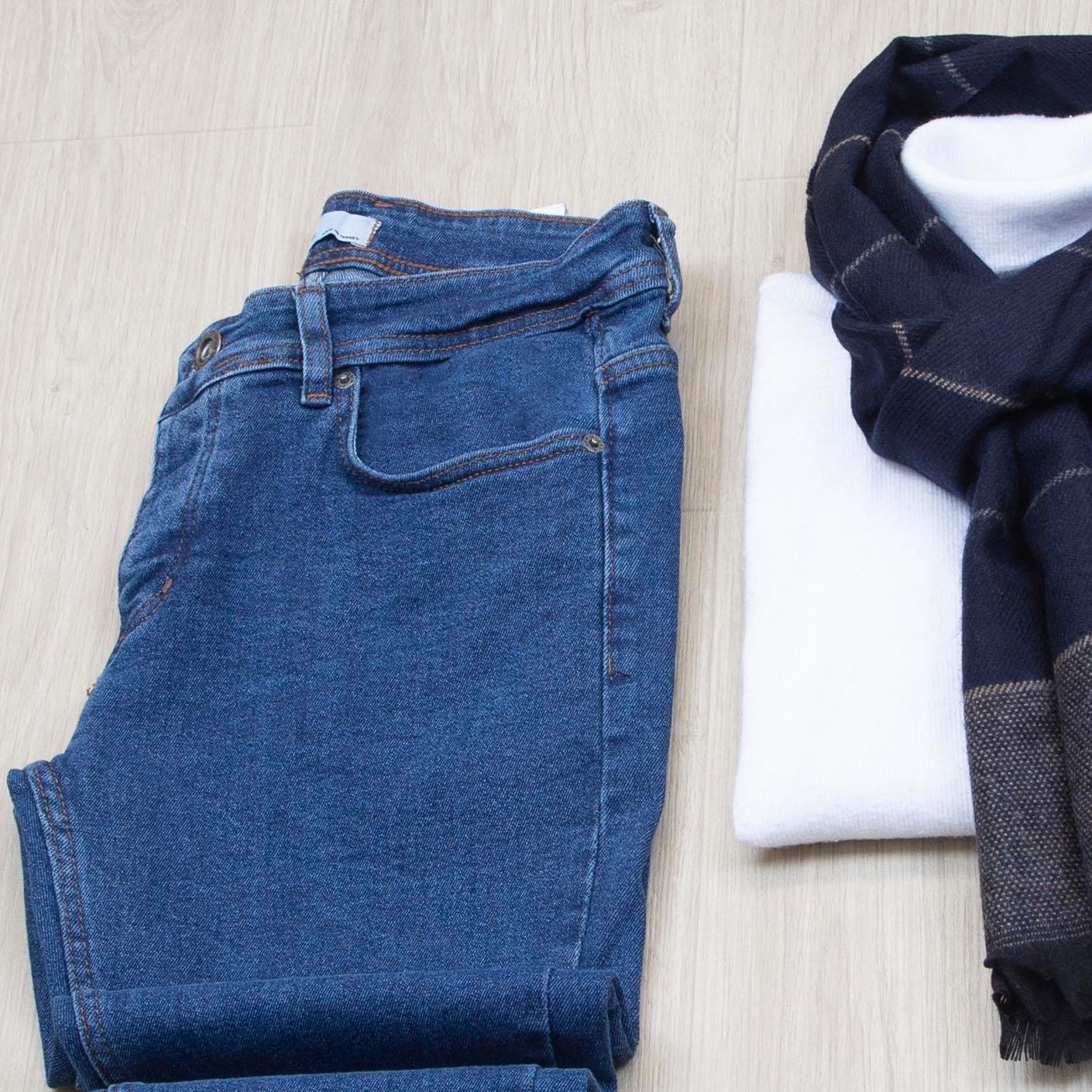 Lacivert Desenli Kaşe Kaban Boğazlı Body Pantolon Bot Kombin