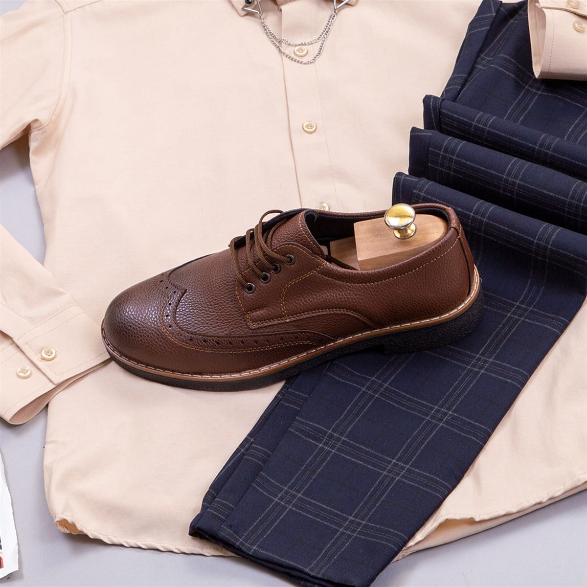 Lacivert Ekoseli Pantolon Bej Gömlek Ayakkabı Kombin