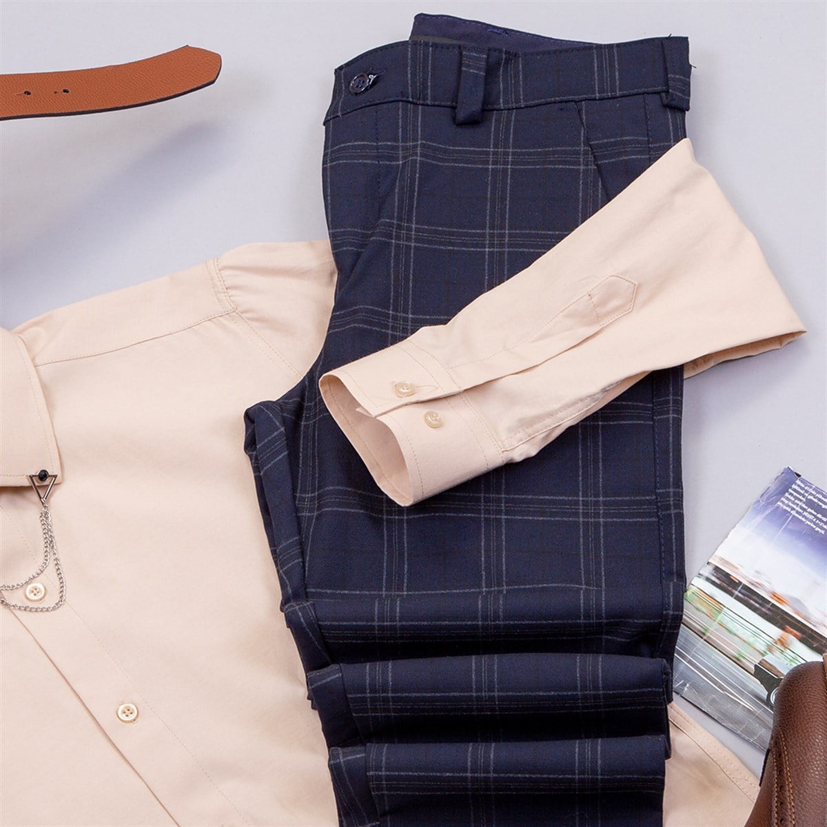 Lacivert Ekoseli Pantolon Bej Gömlek Ayakkabı Kombin