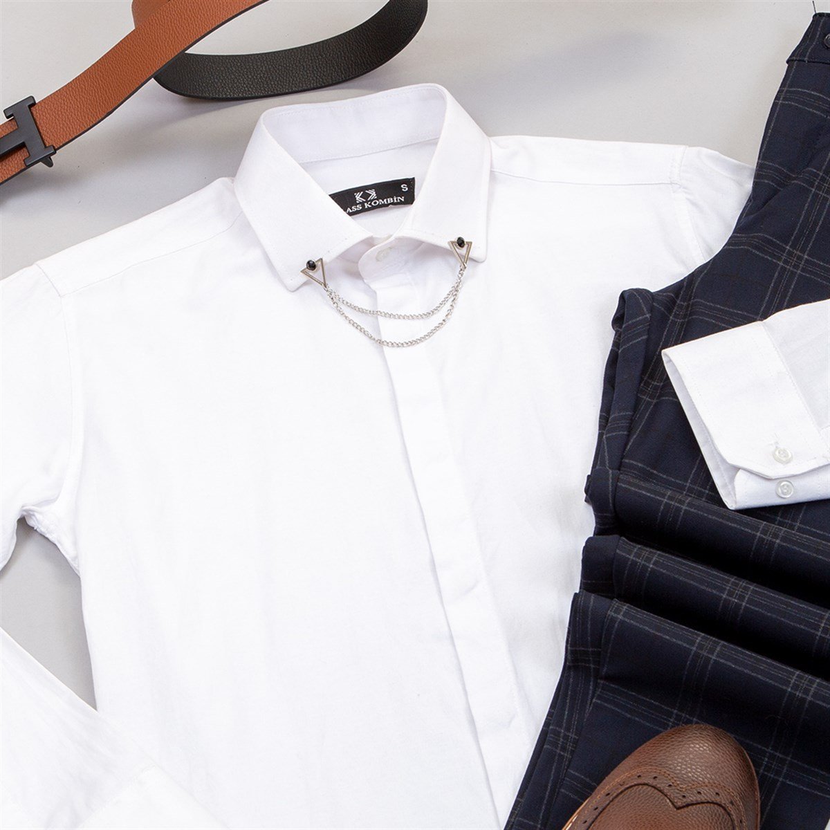 Lacivert Ekoseli Pantolon Beyaz Gömlek Ayakkabı Kombin