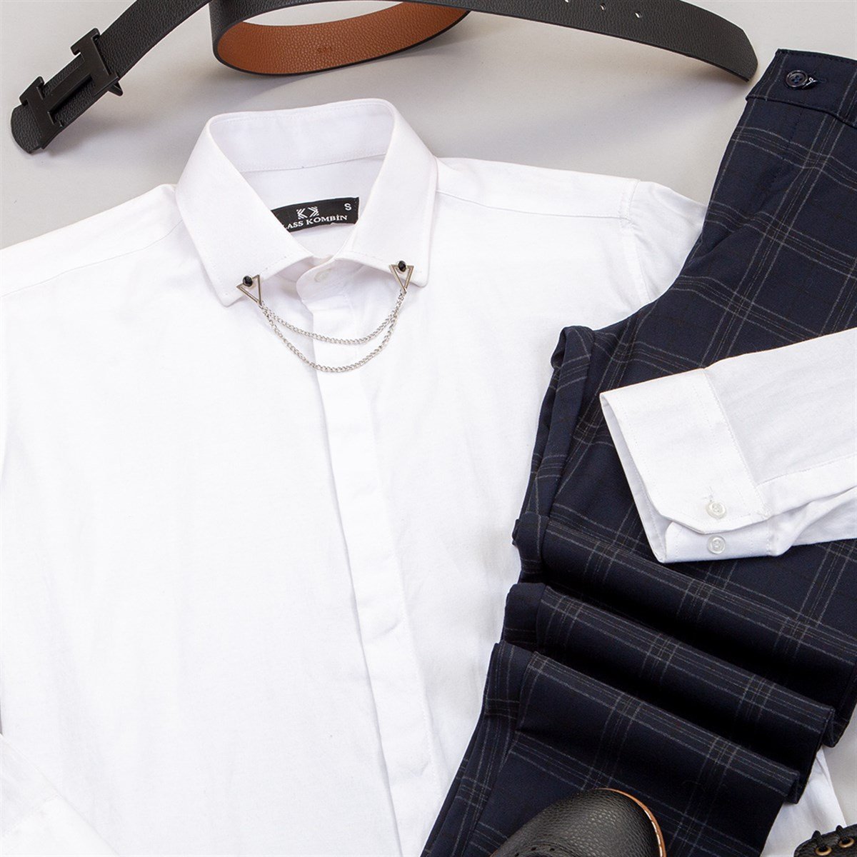 Lacivert Ekoseli Pantolon Beyaz Gömlek Ayakkabı Kombin