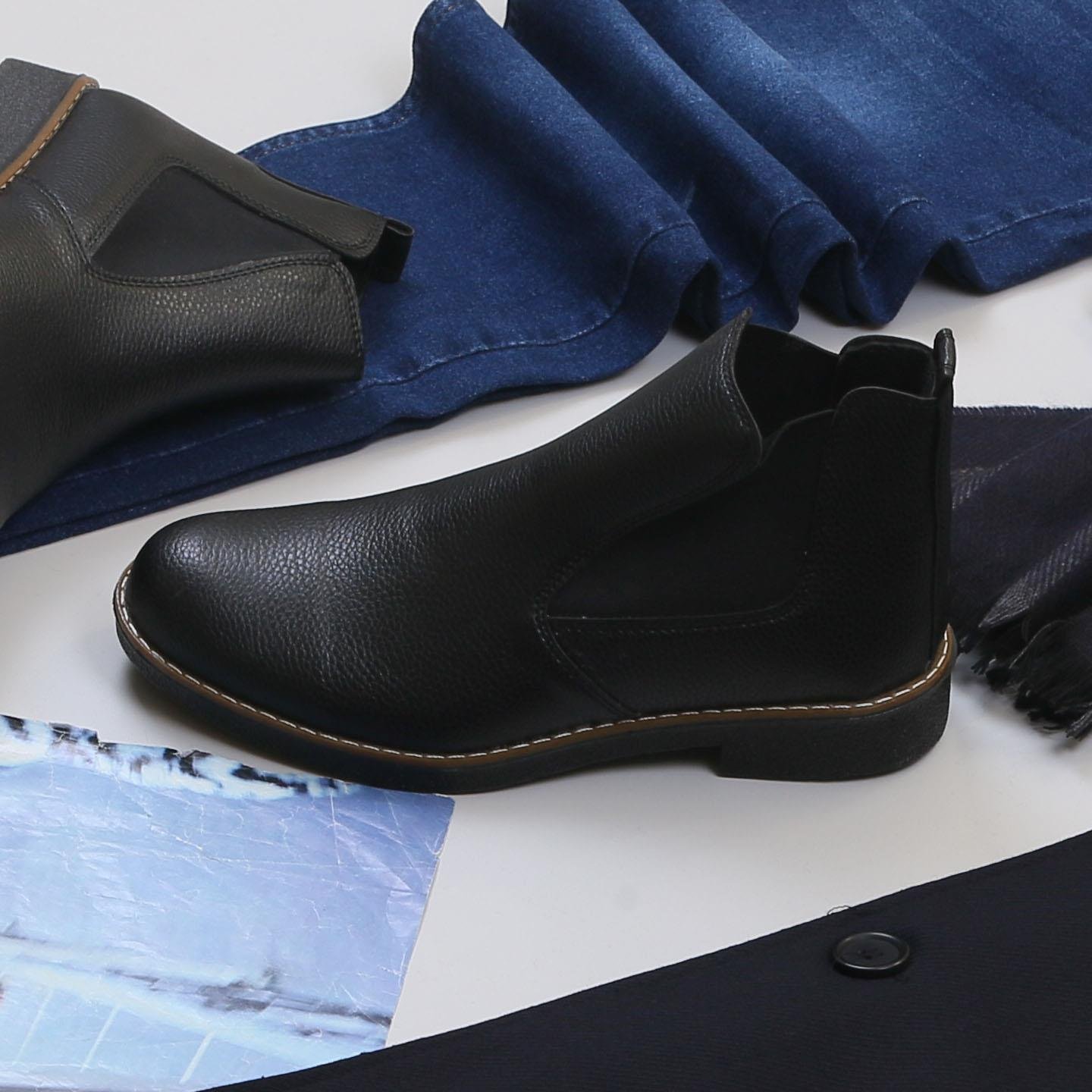 Lacivert Kaban Boğazlı Body Pantolon Bot Kombin