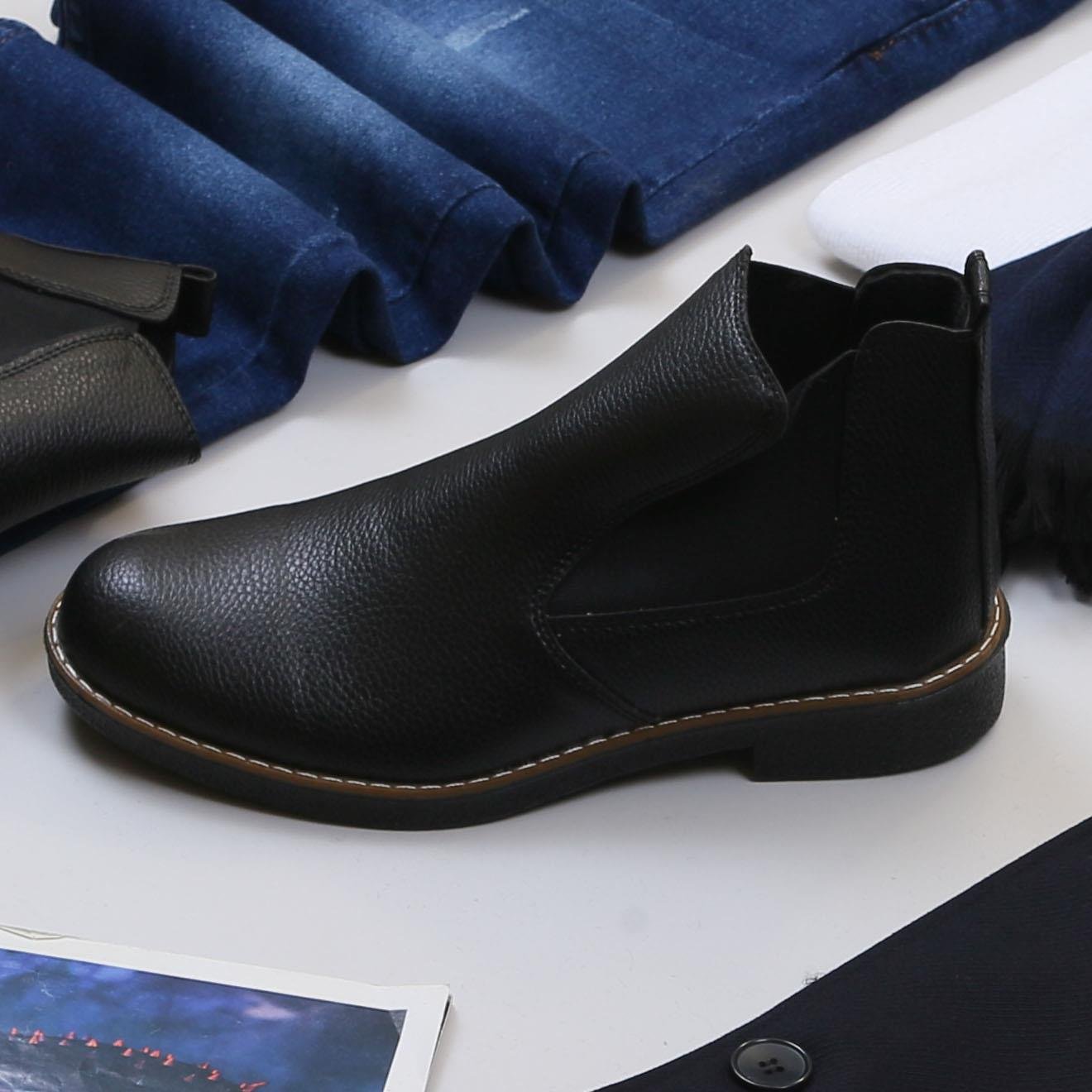 Lacivert Kaban Boğazlı Body Pantolon Bot Kombin