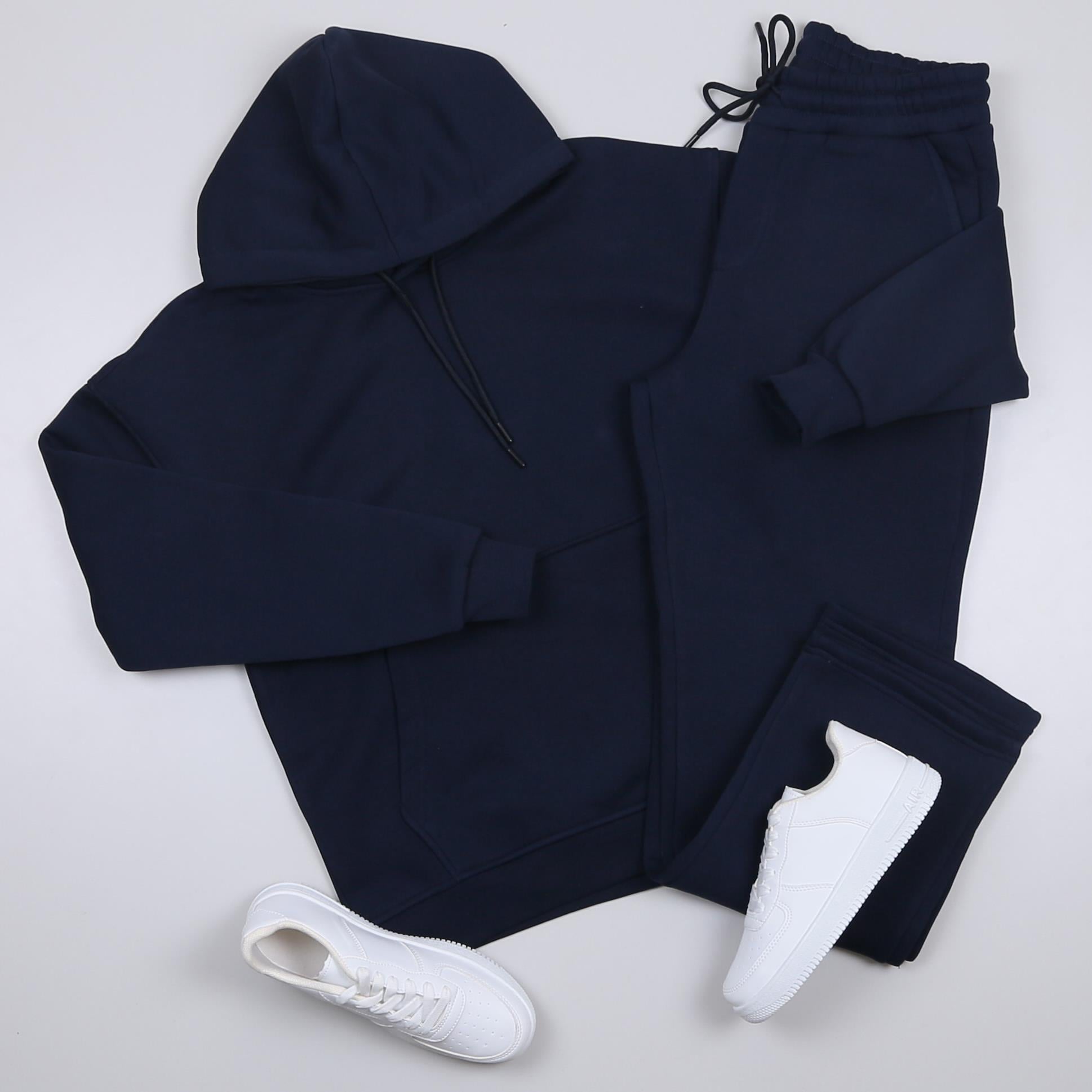 Lacivert Kapşonlu Sweatshirt Eşofman Altı Ayakkabı Kombini