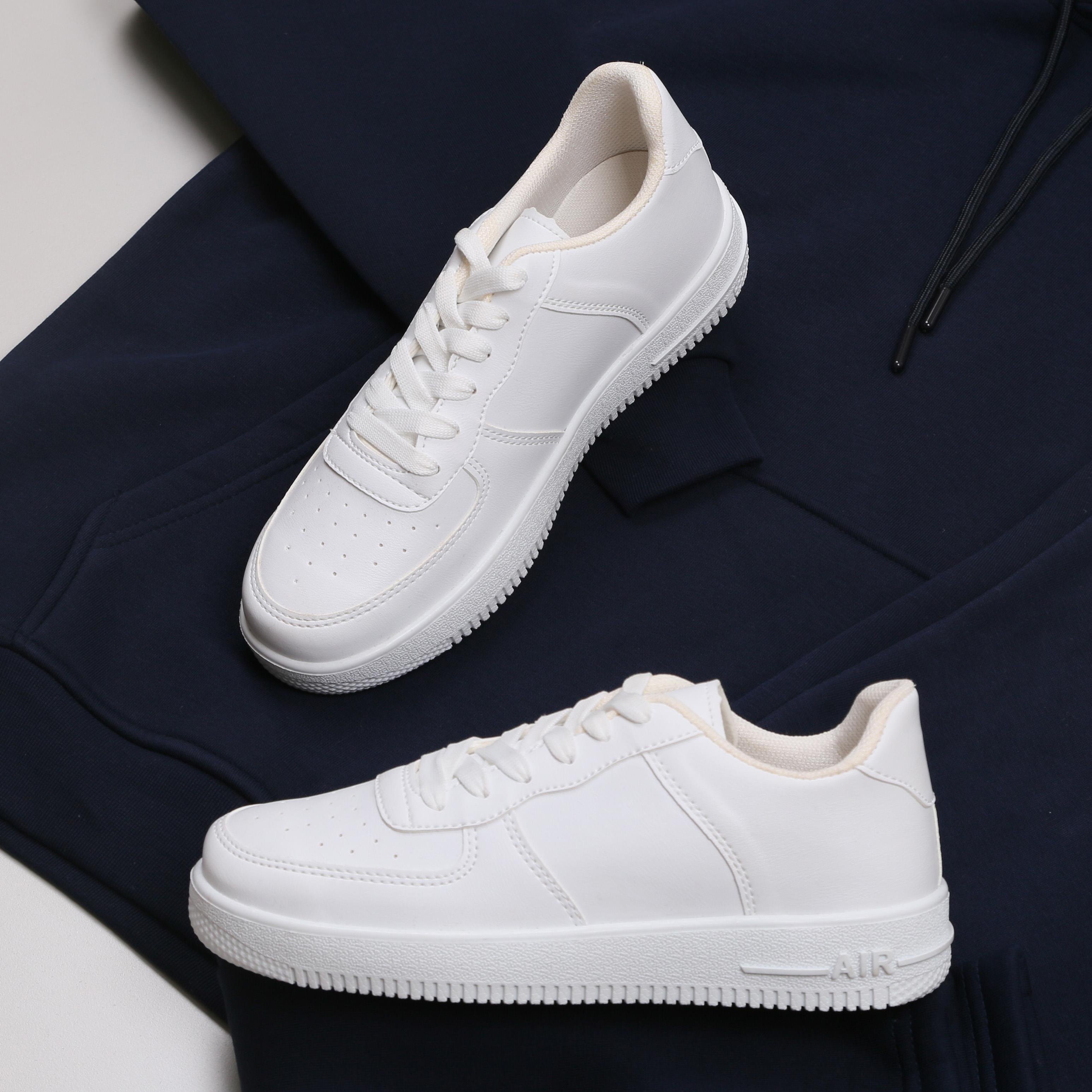 Lacivert Kapşonlu Sweatshirt Eşofman Altı Ayakkabı Kombini