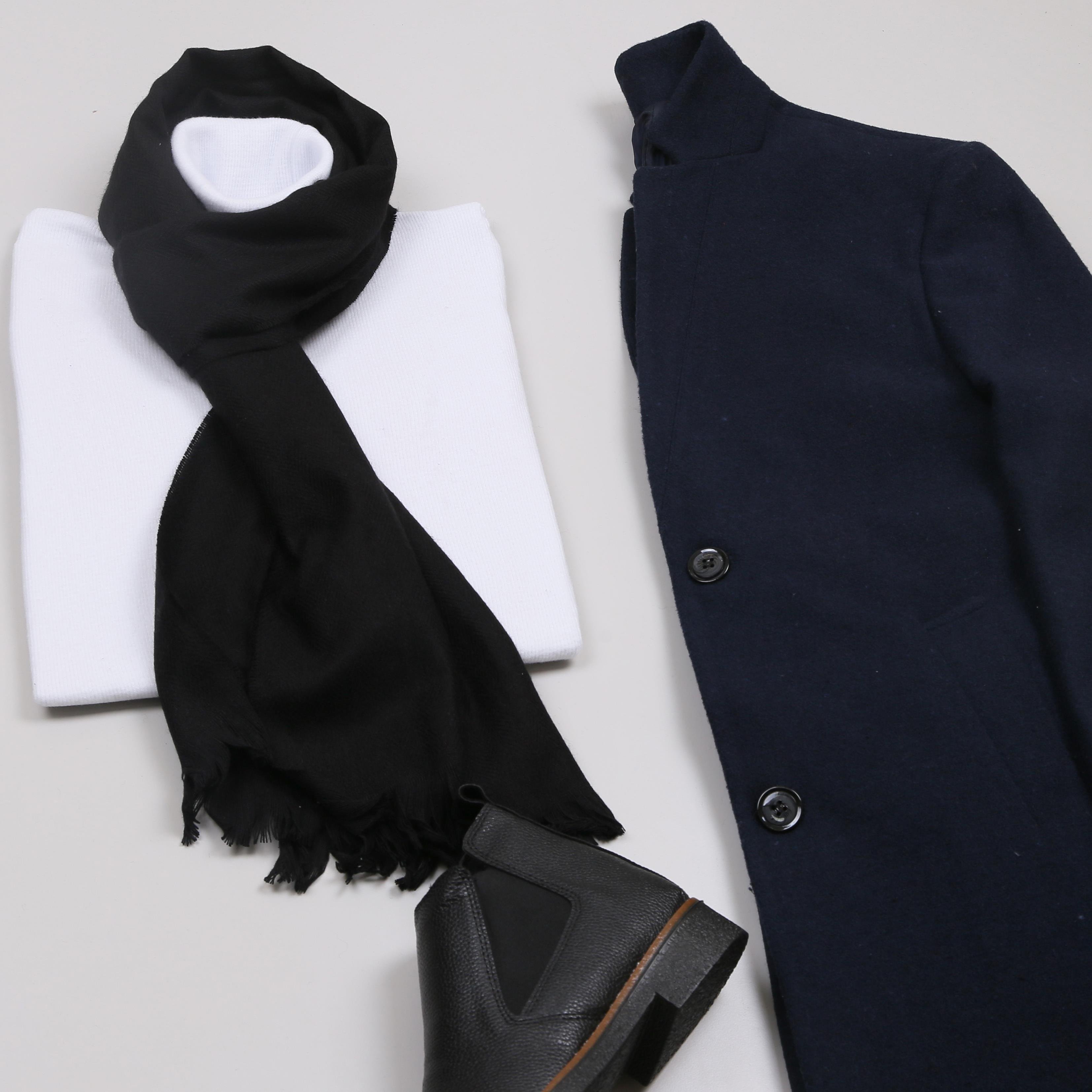 Lacivert Kaşe Kaban Boğazlı Body Kot Pantolon Bot Kombini