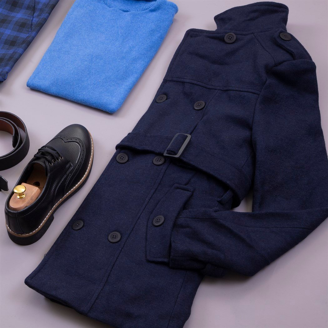 Lacivert Kaşe Kaban Ekoseli Pantolon Boğazlı Kazak Ayakkabı Kombin