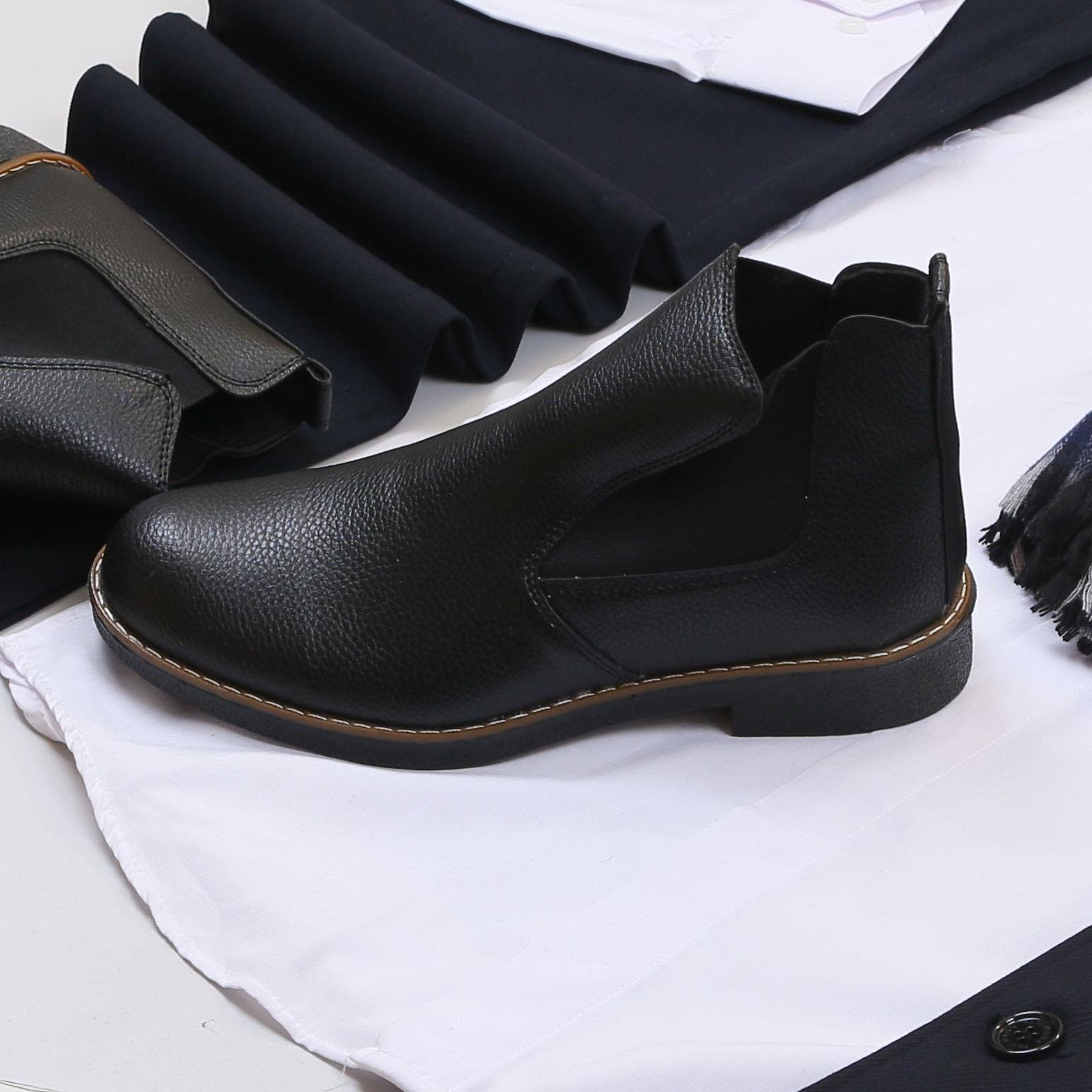 Lacivert Kaşe Kaban Gömlek Pantolon Bot Kombin