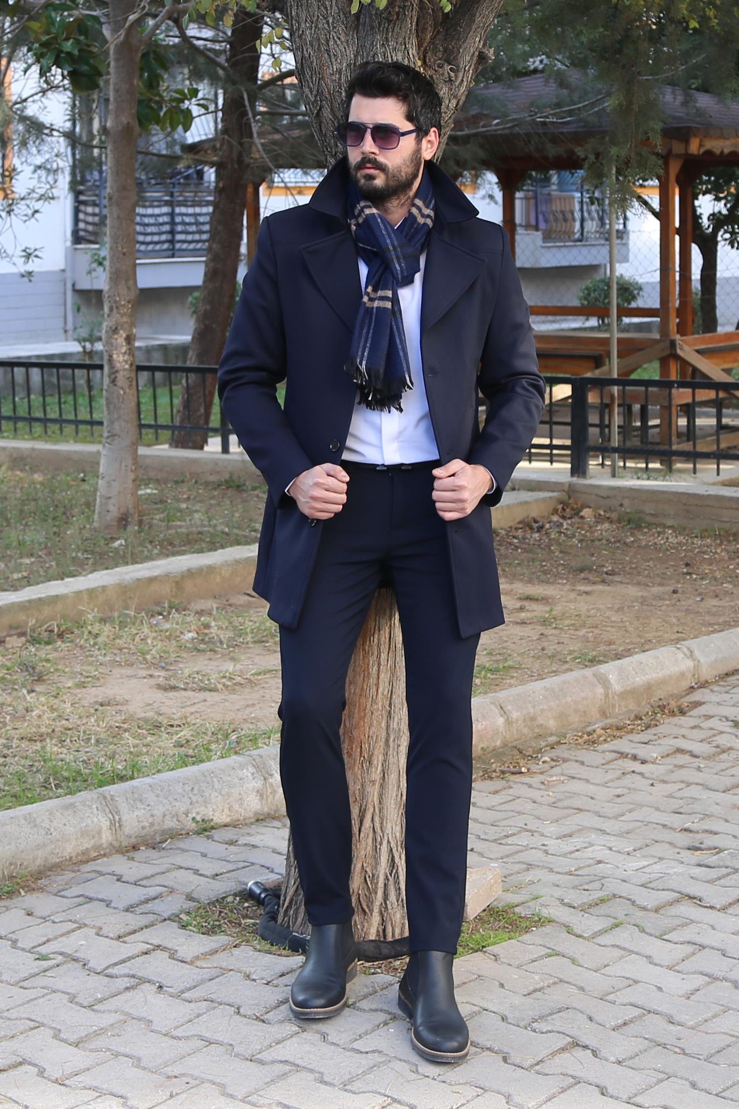 Lacivert Kaşe Kaban Gömlek Pantolon Bot Kombin