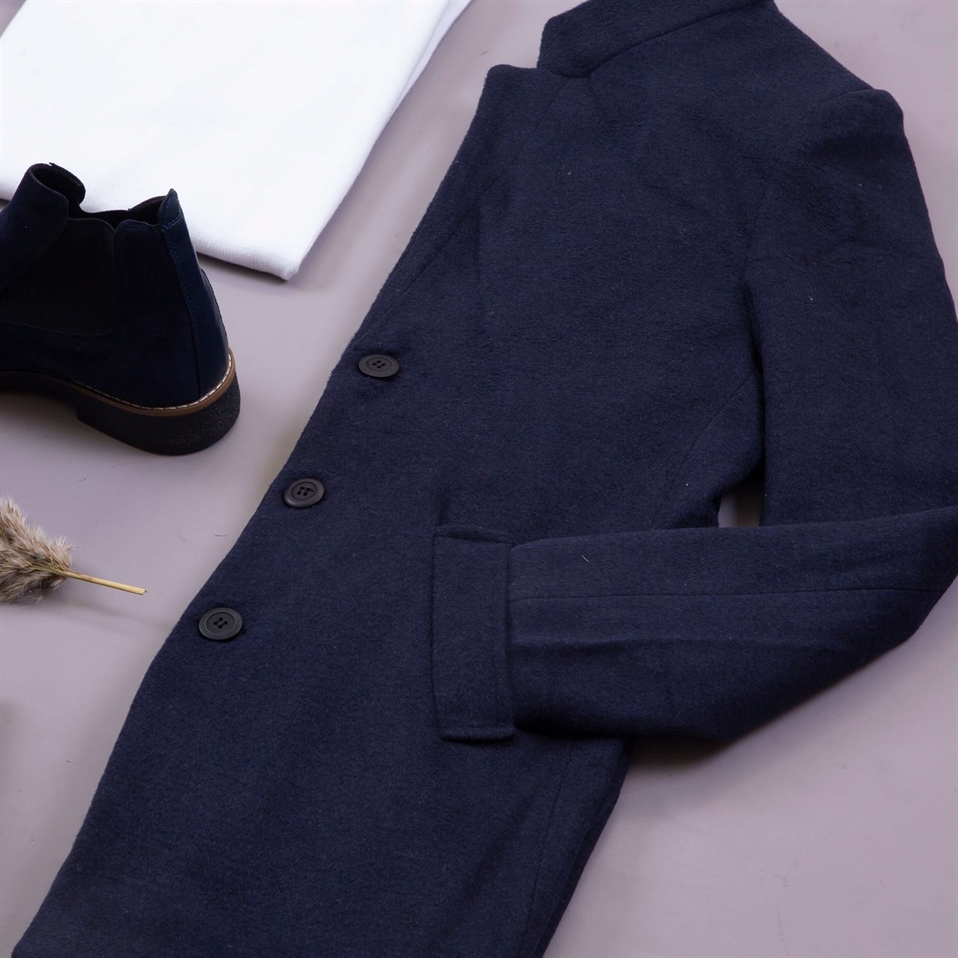 lacivert kaşe mont kazak pantolon bot kombini