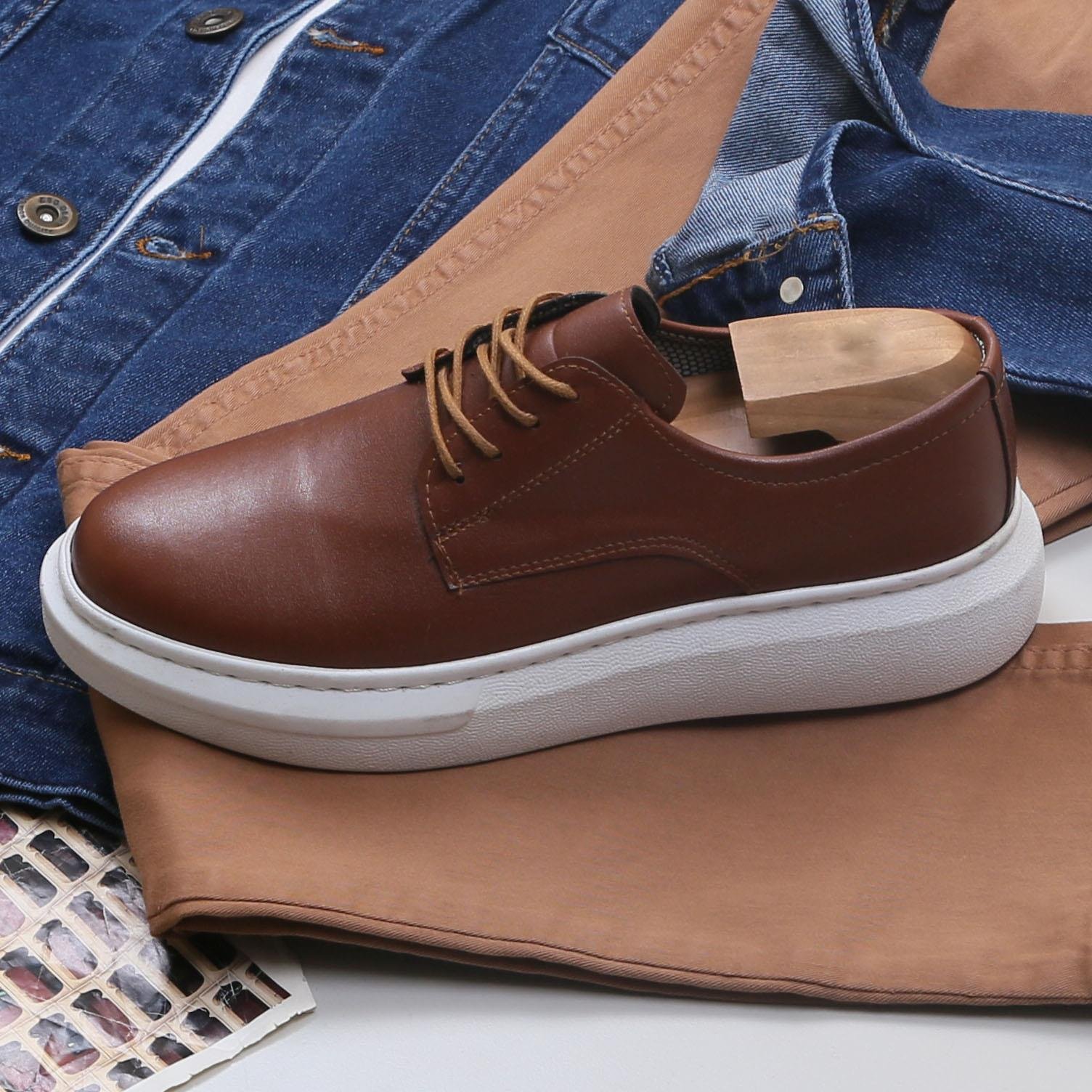 Lacivert Kot Ceket Tişört Pantolon Ayakkabı Kombin