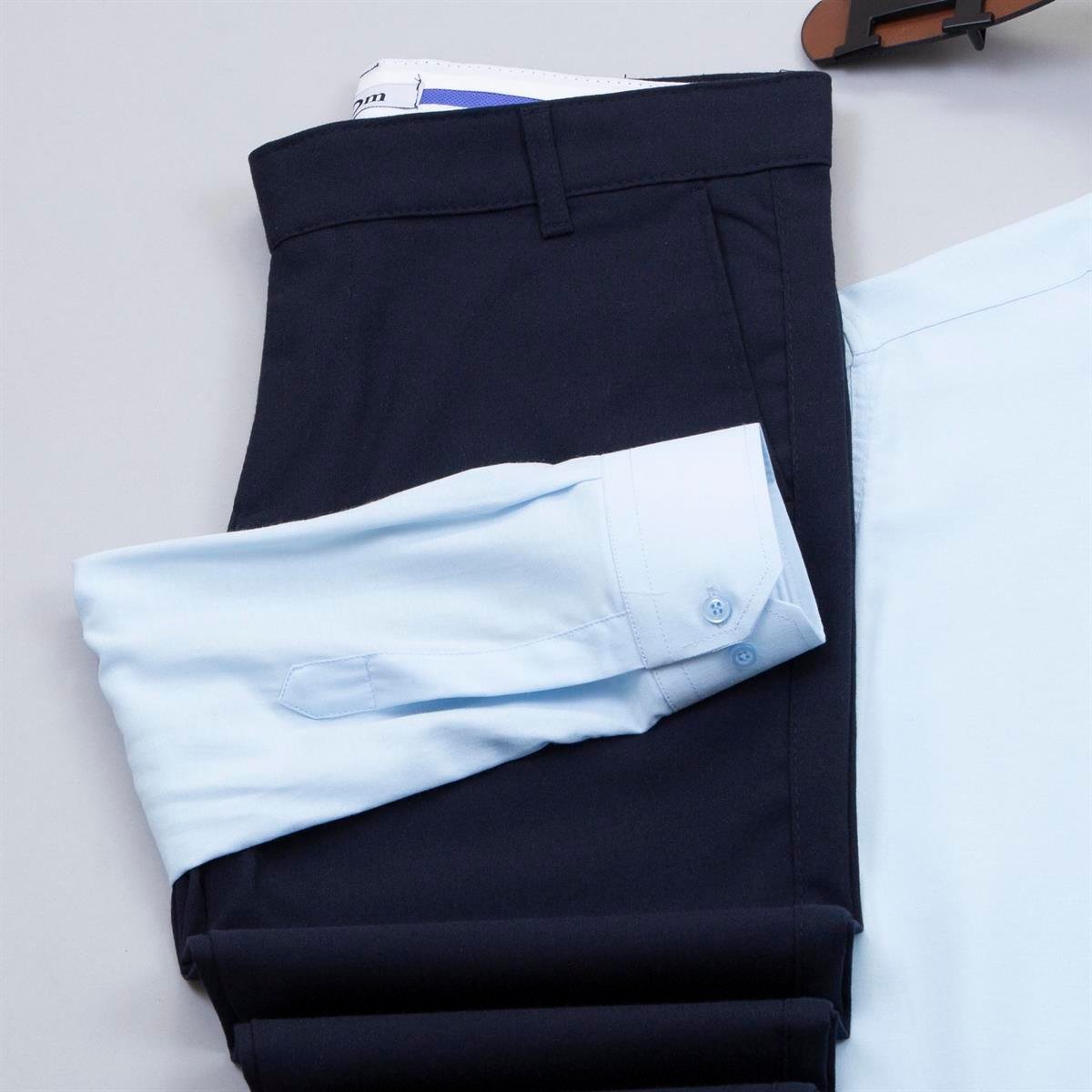 Lacivert Pantolon Mavi Gömlek Ayakkabı Kombin