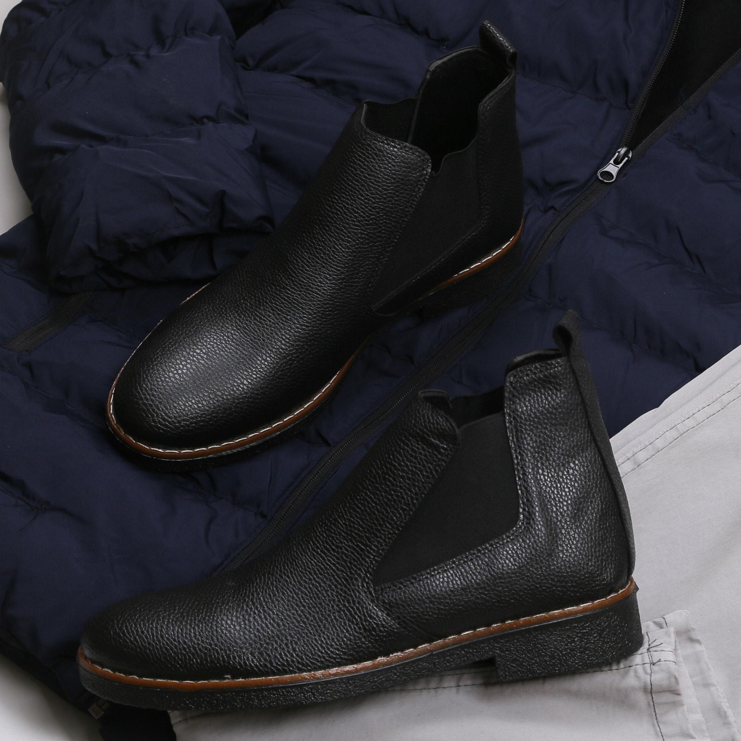 Lacivert Şişme Mont Pantolon Ayakkabı Kombini