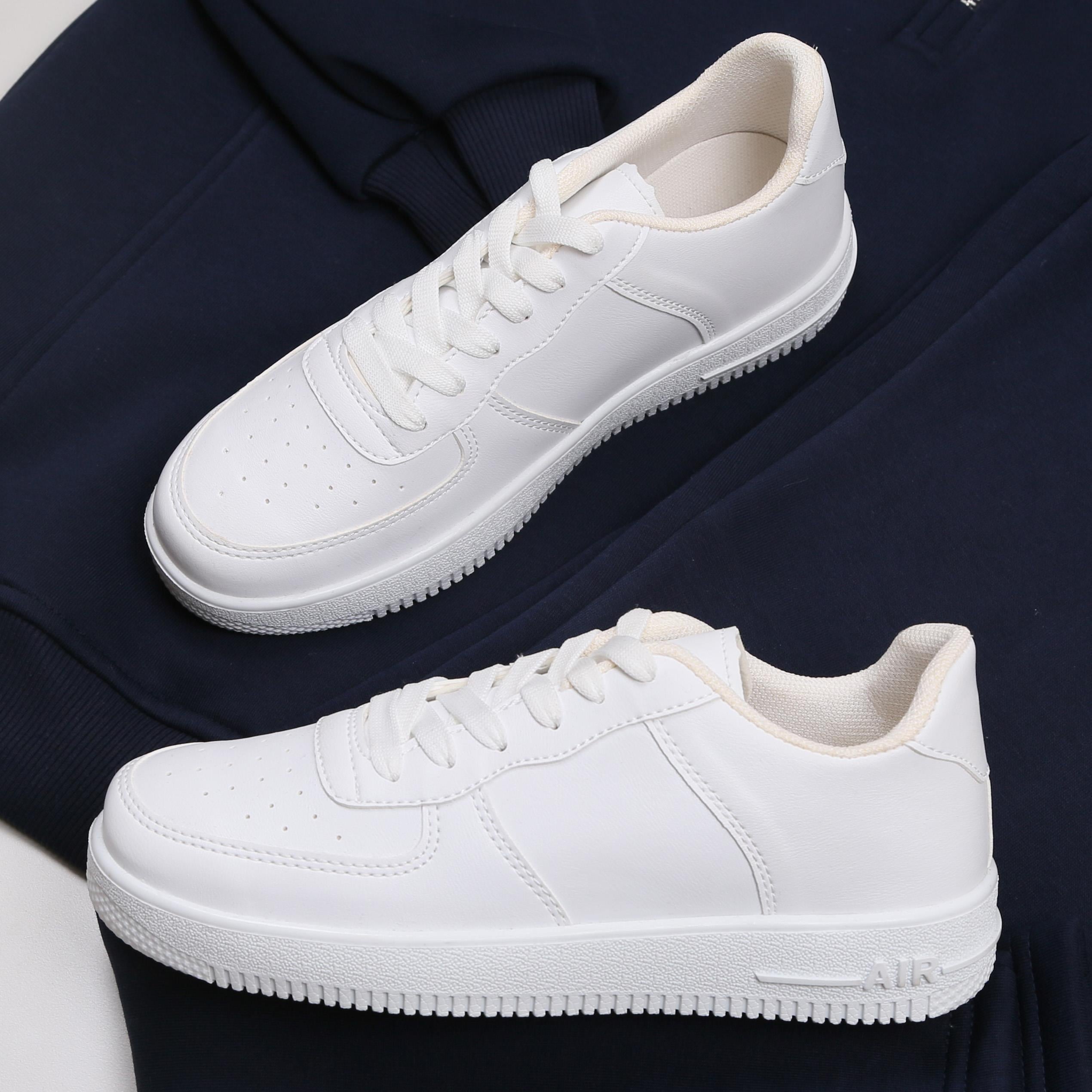 Lacivert Sweatshirt Eşofman Altı Ayakkabı Kombini