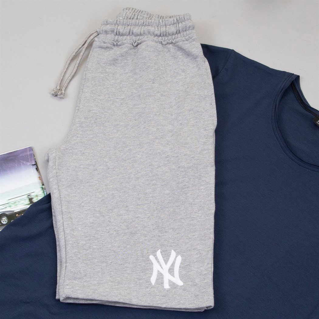 Lacivert Tişört Gri Penye Şort Kombin