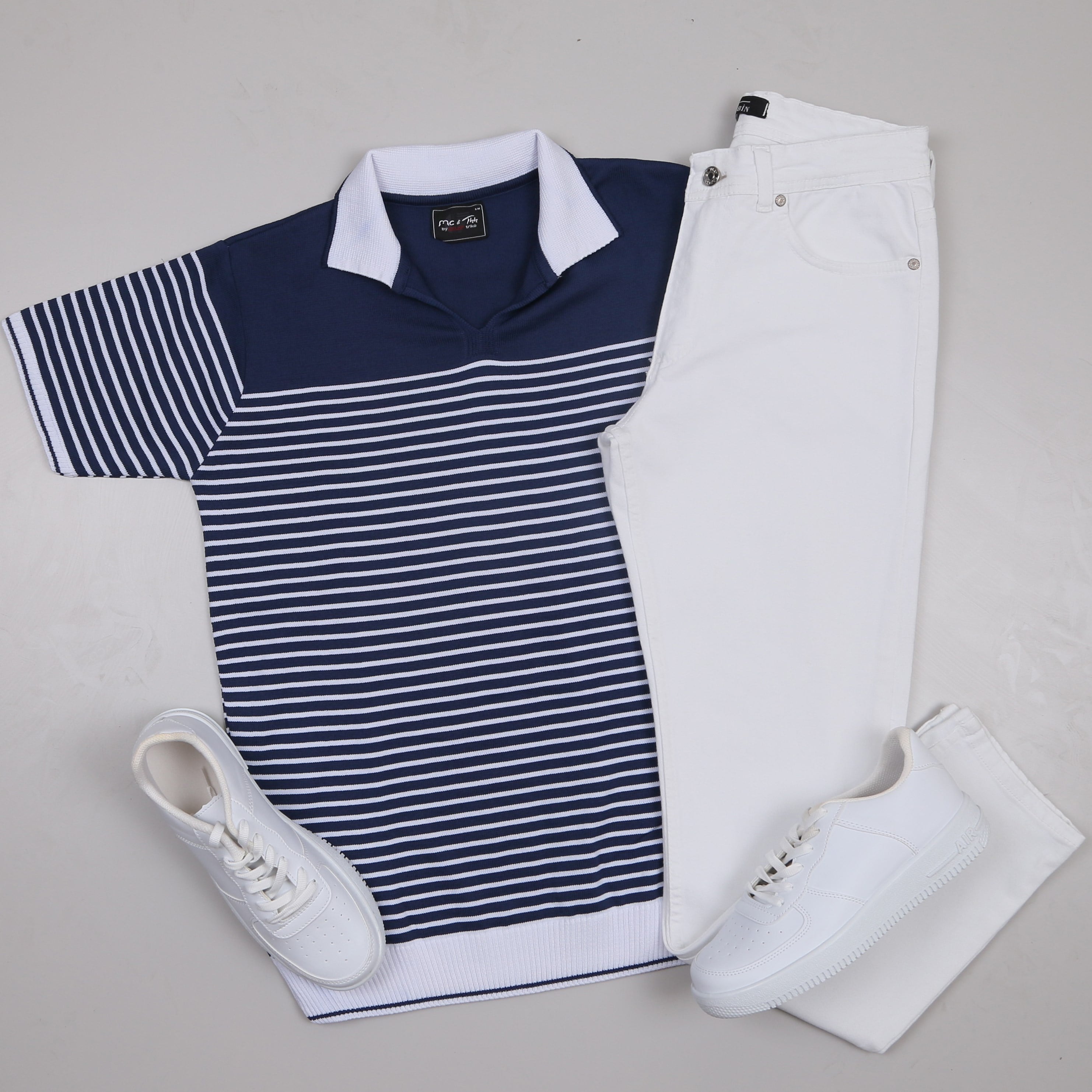 Lacivert Triko Polo Yaka Tişört Beyaz Kot Pantolon Ayakkabı Kombin