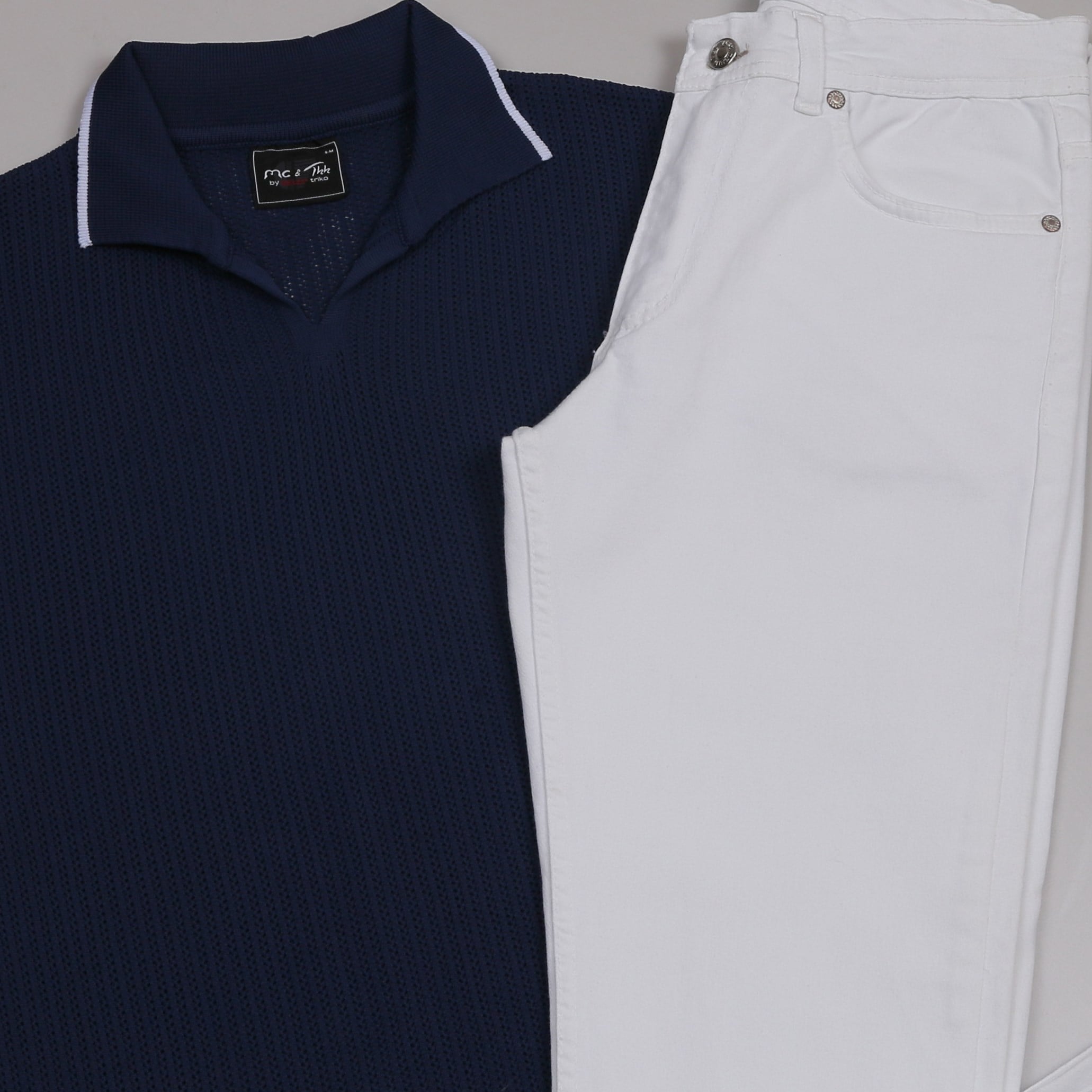 Lacivert Triko Polo Yaka Tişört beyaz kot pantolon  ayakkabı Kombin