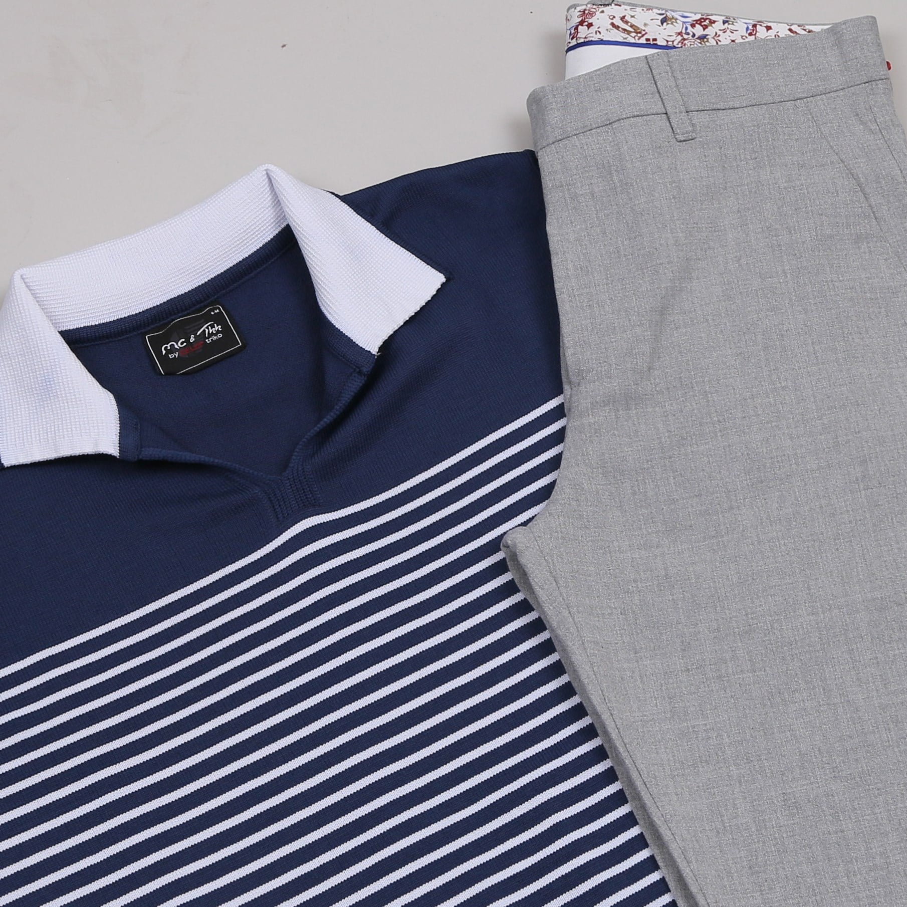 Lacivert Triko Polo Yaka Tişört Gri  Kumaş Pantolon Ayakkabı Kombin