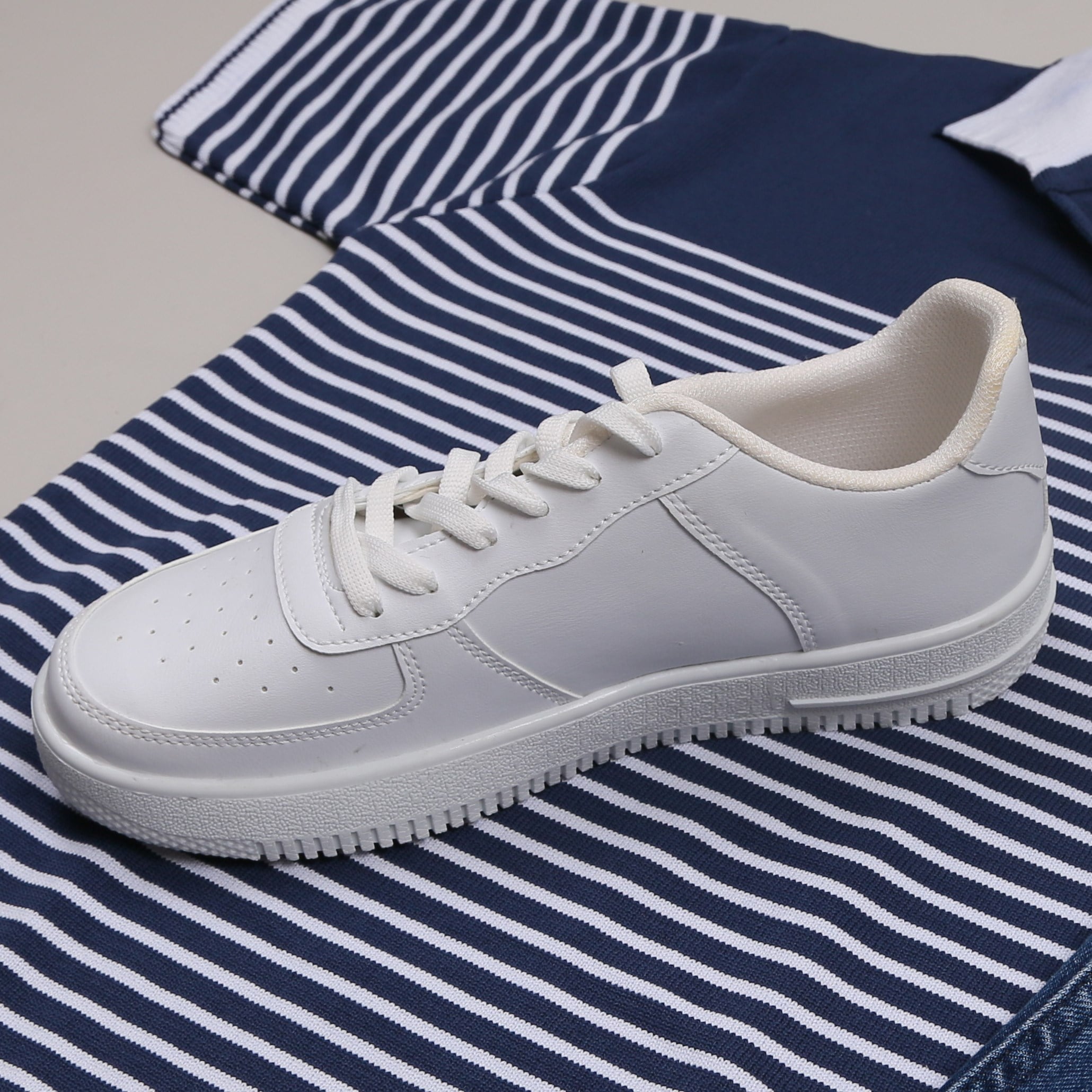 Lacivert Triko Polo Yaka Tişört lacivert Kumaş Pantolon Ayakkabı Kombin