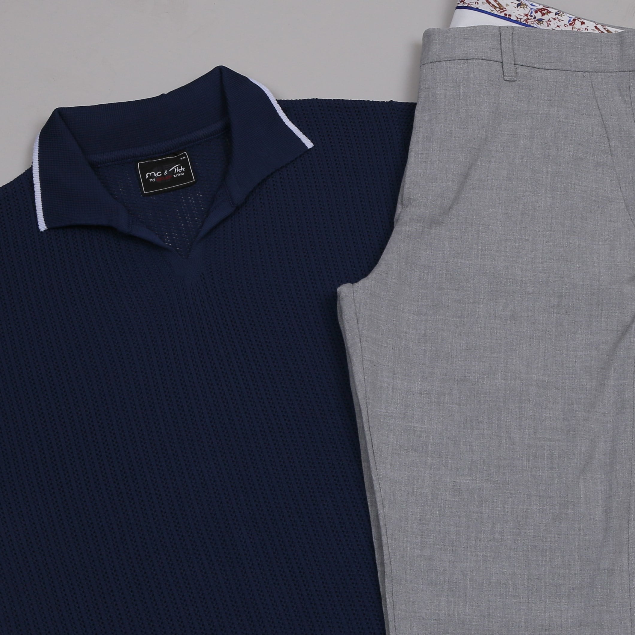 LacivertTriko Polo Yaka Tişört Gri kumaş pantolon  ayakkabı Kombin